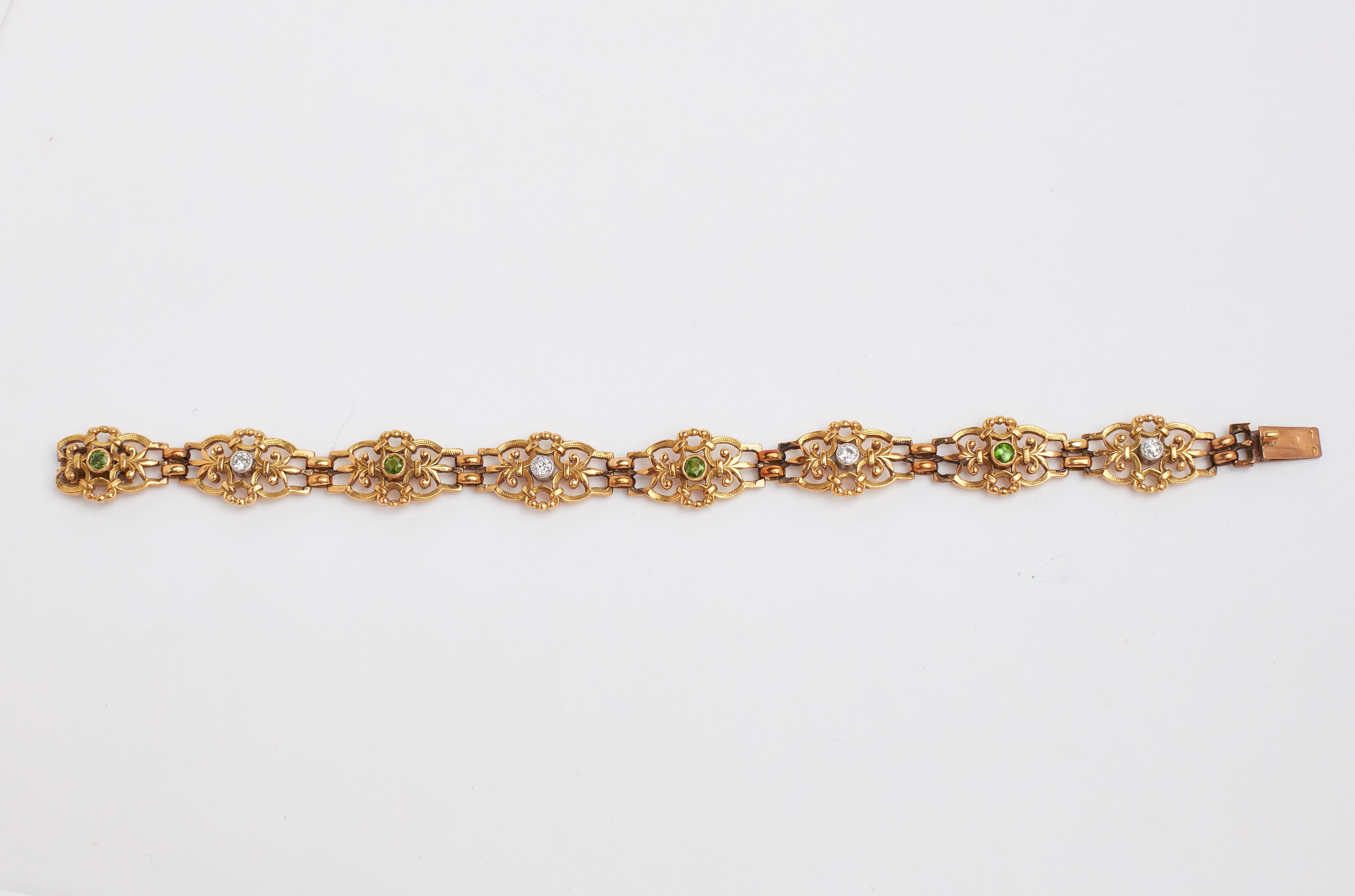 Demantoid and Diamond Antique 18 Karat Bracelet im Zustand „Gut“ in New York, NY