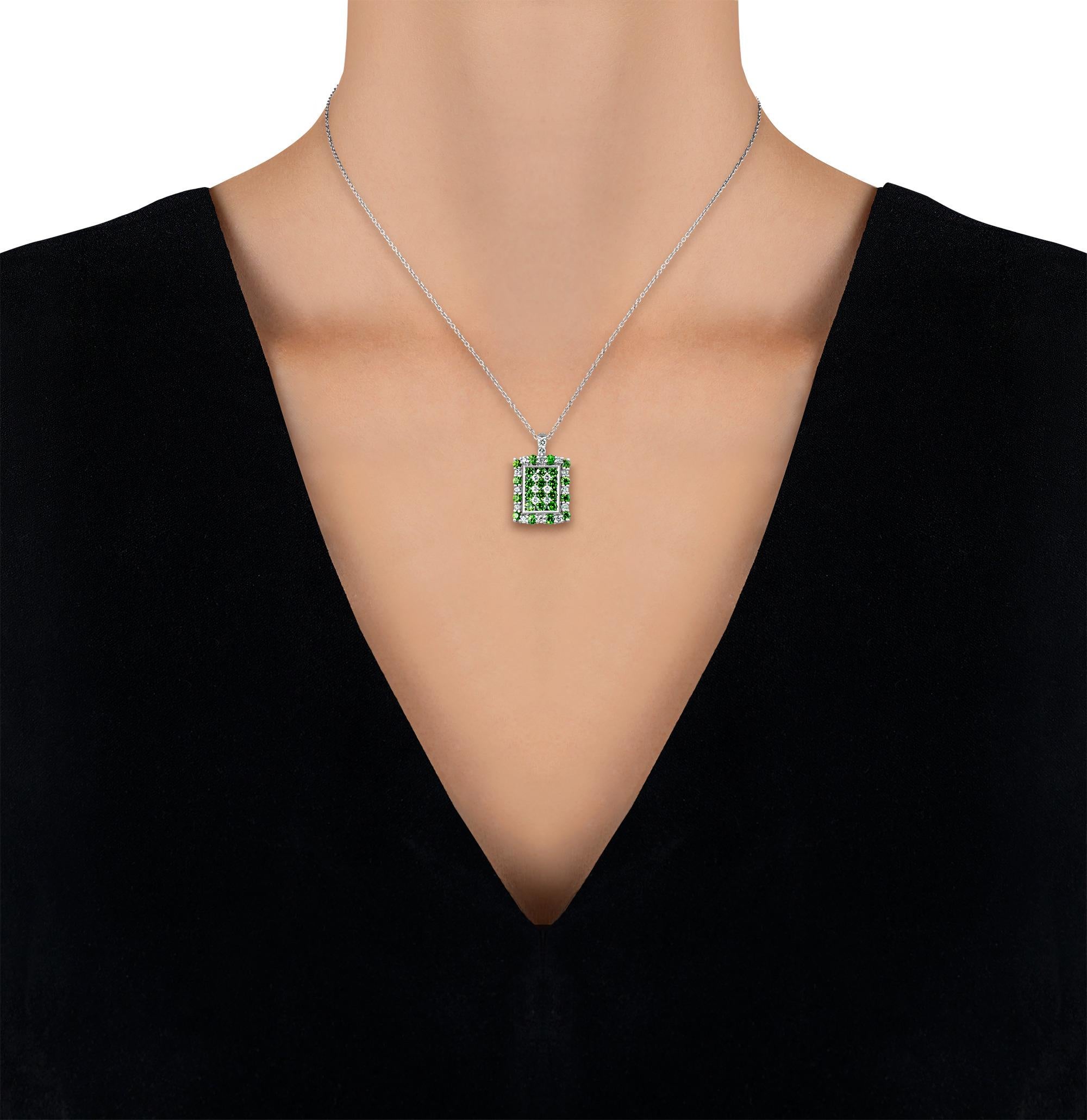 Taille ronde Pendentif grenat démantoïde, 1,11 carats en vente