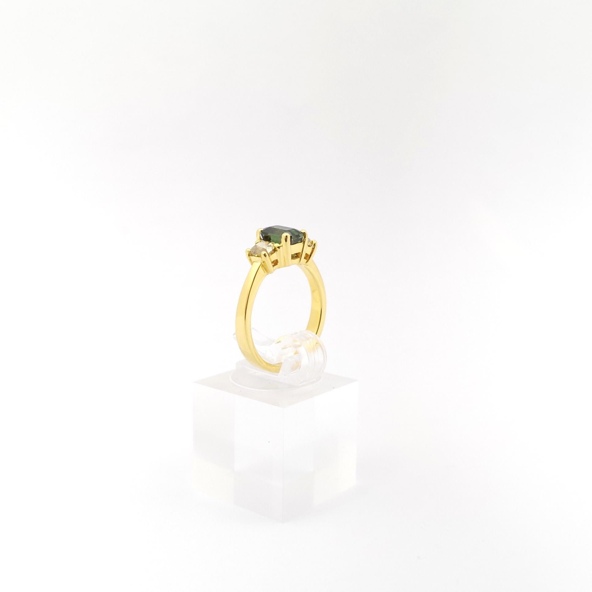 Demantoid with Yellow Diamond Ring set in 18K Gold Settings For Sale 7