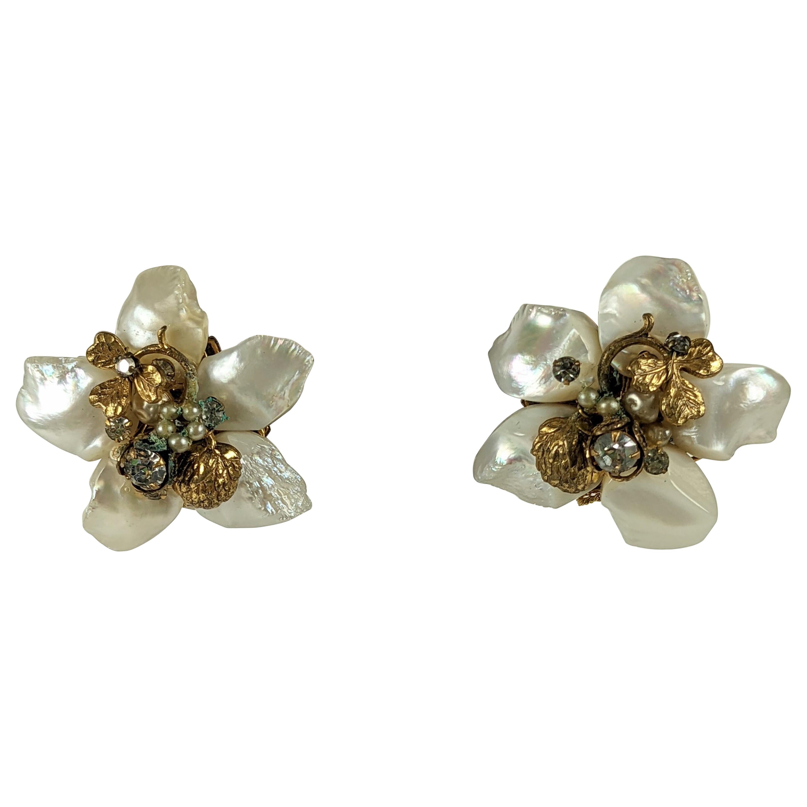 DeMario Boucles d'oreilles fleurs en nacre en vente