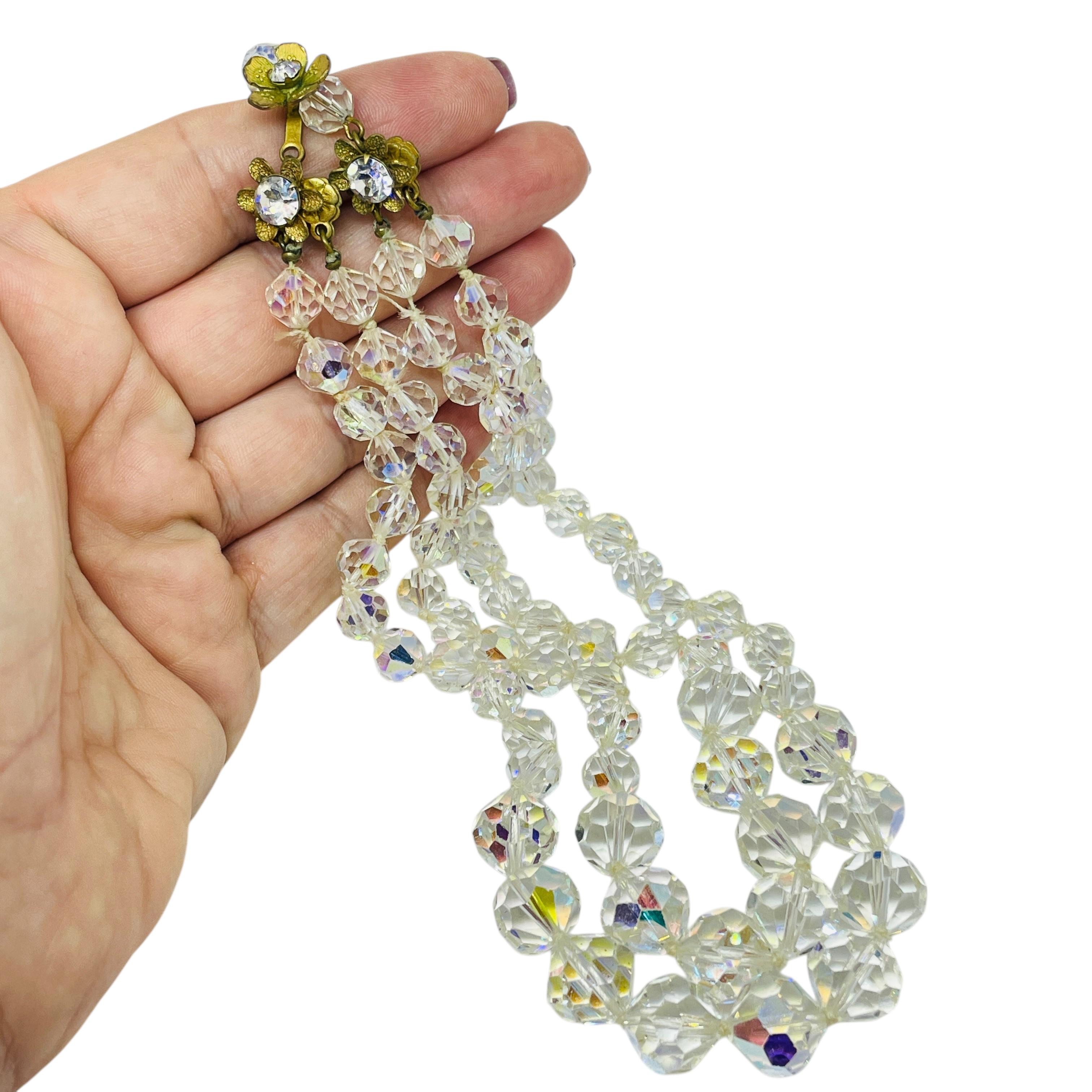 DETAILS

- • unterzeichnet DEMARIO

- • goldfarben mit facettierten Kristallperlen

- • Vintage-Designer-Halskette
 
MASSNAHMEN  

- • CONDIT

- •  sehr guter Vintage-Zustand mit minimalen Gebrauchsspuren 

 Sku 56

❤️❤️   VINTAGE-DESIGNER-SCHMUCK  