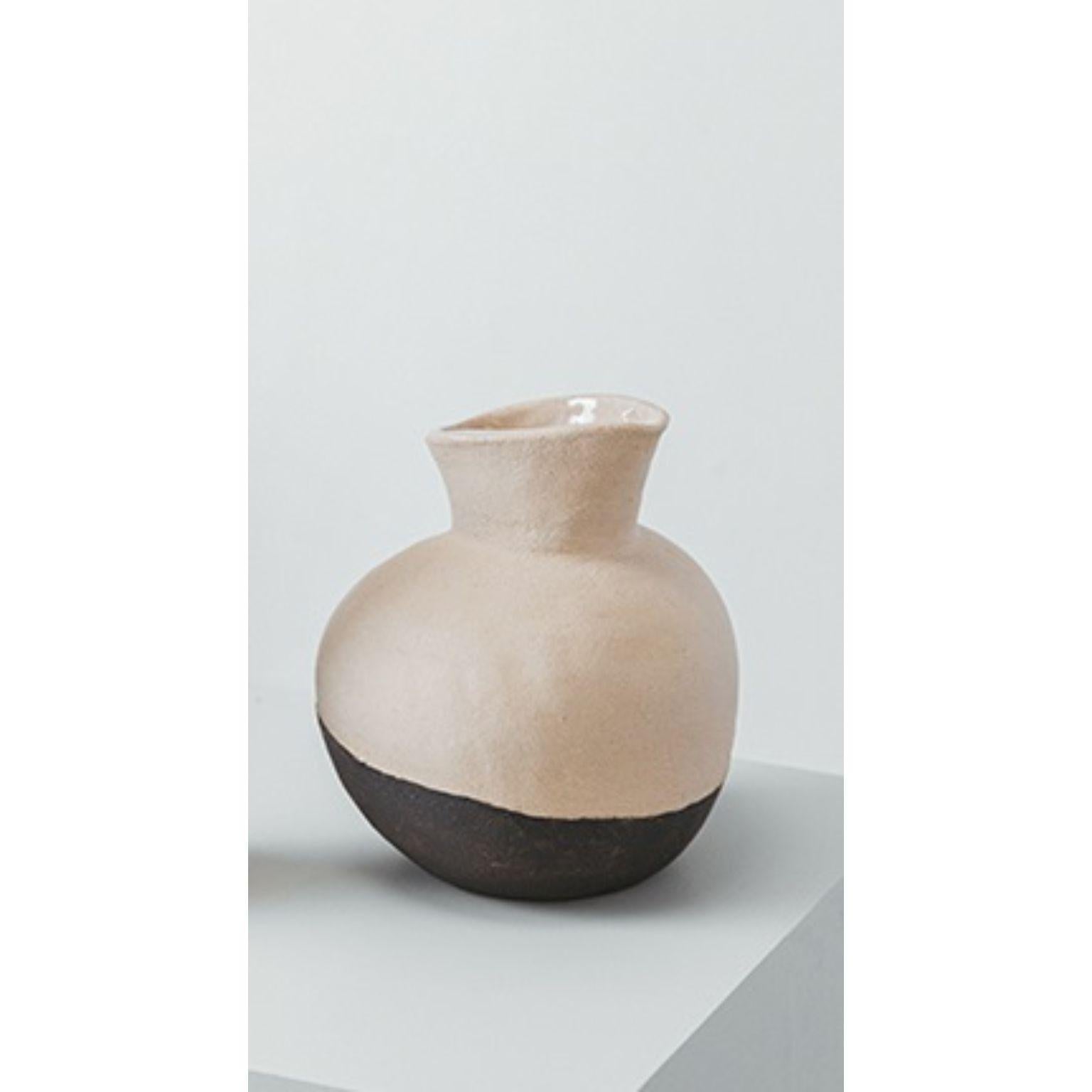 Deméter Water Jar by Cuit Studio
One of a Kind.
Dimensions: Ø 16 x H 22 cm.
Materials: Natural and black stoneware.

Mix of natural and black stoneware, glazed inside with transparent color. Water & food safe. Handmade in Barcelona. Also available