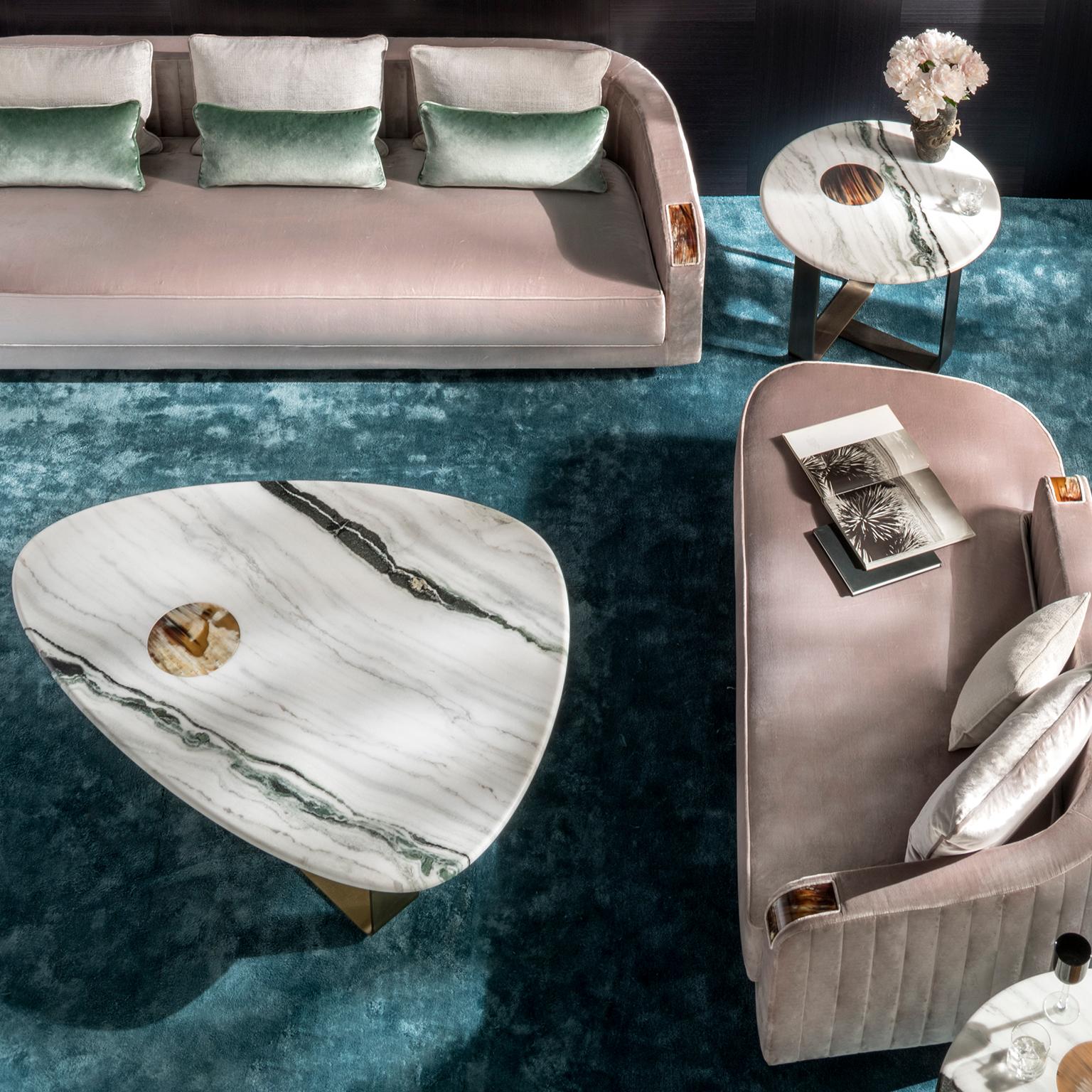 XXIe siècle et contemporain Table basse Demetra en marbre Dalmata avec incrustation Corno Italiano, Mod. 7007 en vente