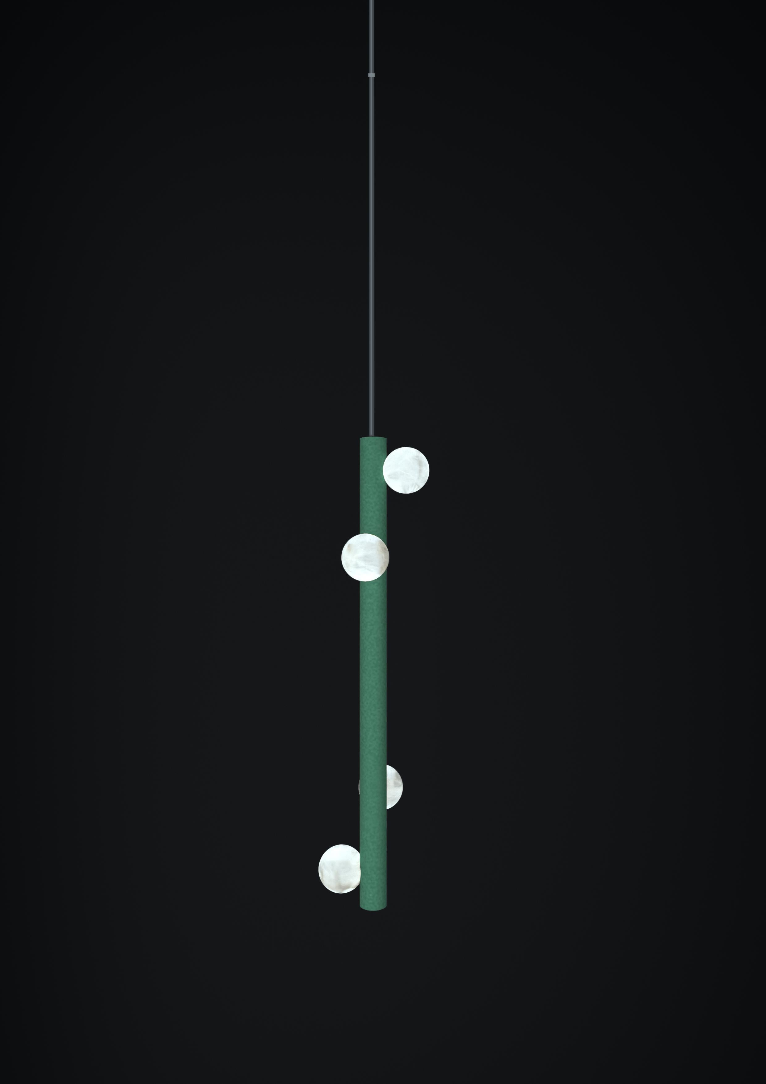 Demetra Freedom Green Metal Pendant Lamp 2 par Alabastro Italiano
Dimensions : D 12 x L 12 x H 60 cm.
MATERIAL : Albâtre blanc et métal.

Disponible en différentes finitions : Argent brillant, Bronze, Laiton brossé, Ruggine de Florence, Brushed