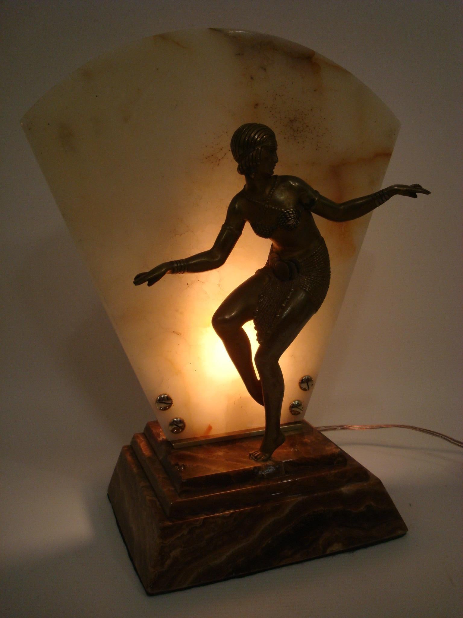 Francese Demetre Chiparus - Lampada scultura in bronzo Art Deco Francia 1925 circa 