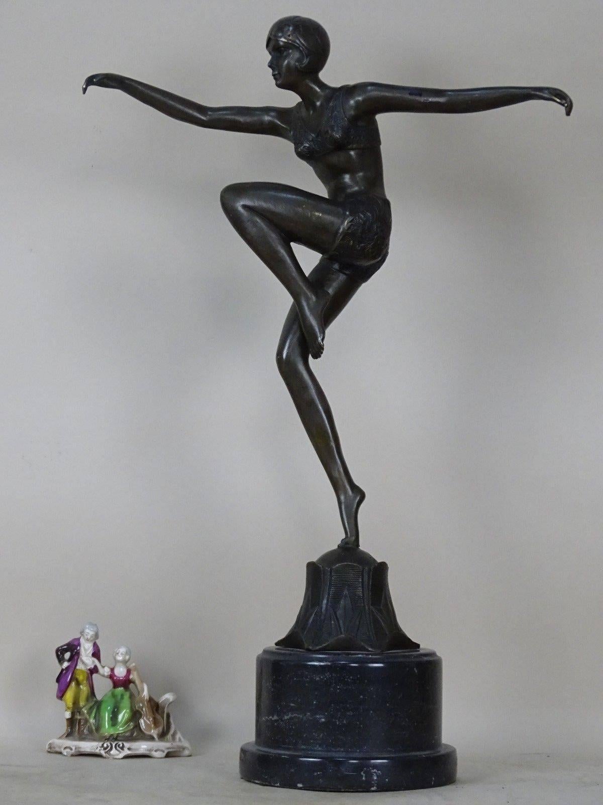 Demétre Haralamb Chiparus (16 September 1886-22 January 1947) was a Romanian Art Deco era sculptor who lived and worked in Paris, France. He was one of the most important sculptors of the Art Deco era.
Complimentary Shipping Worldwide !!!
31x49x15