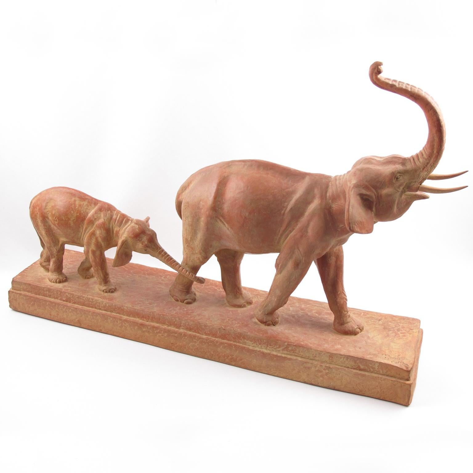 Demetre Chiparus Escultura Art Decó de terracota Elefante y bebé Francés en venta