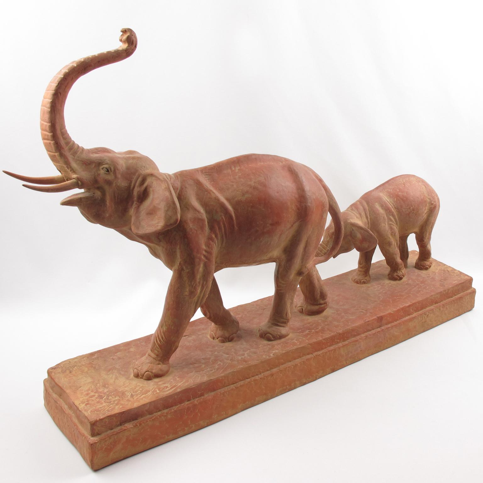 Demetre Chiparus Escultura Art Decó de terracota Elefante y bebé mediados del siglo XX en venta