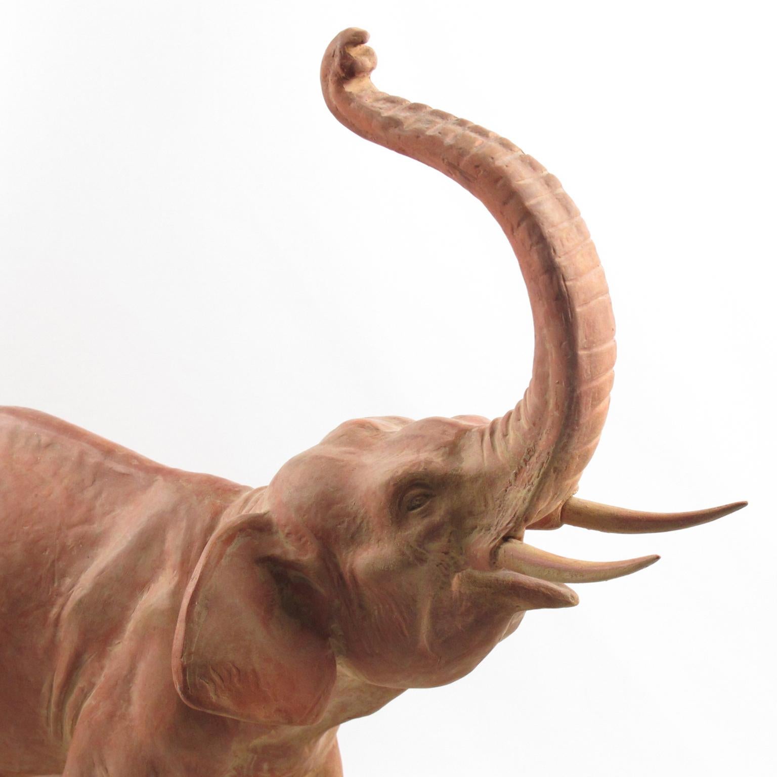 Demetre Chiparus Escultura Art Decó de terracota Elefante y bebé en venta 2