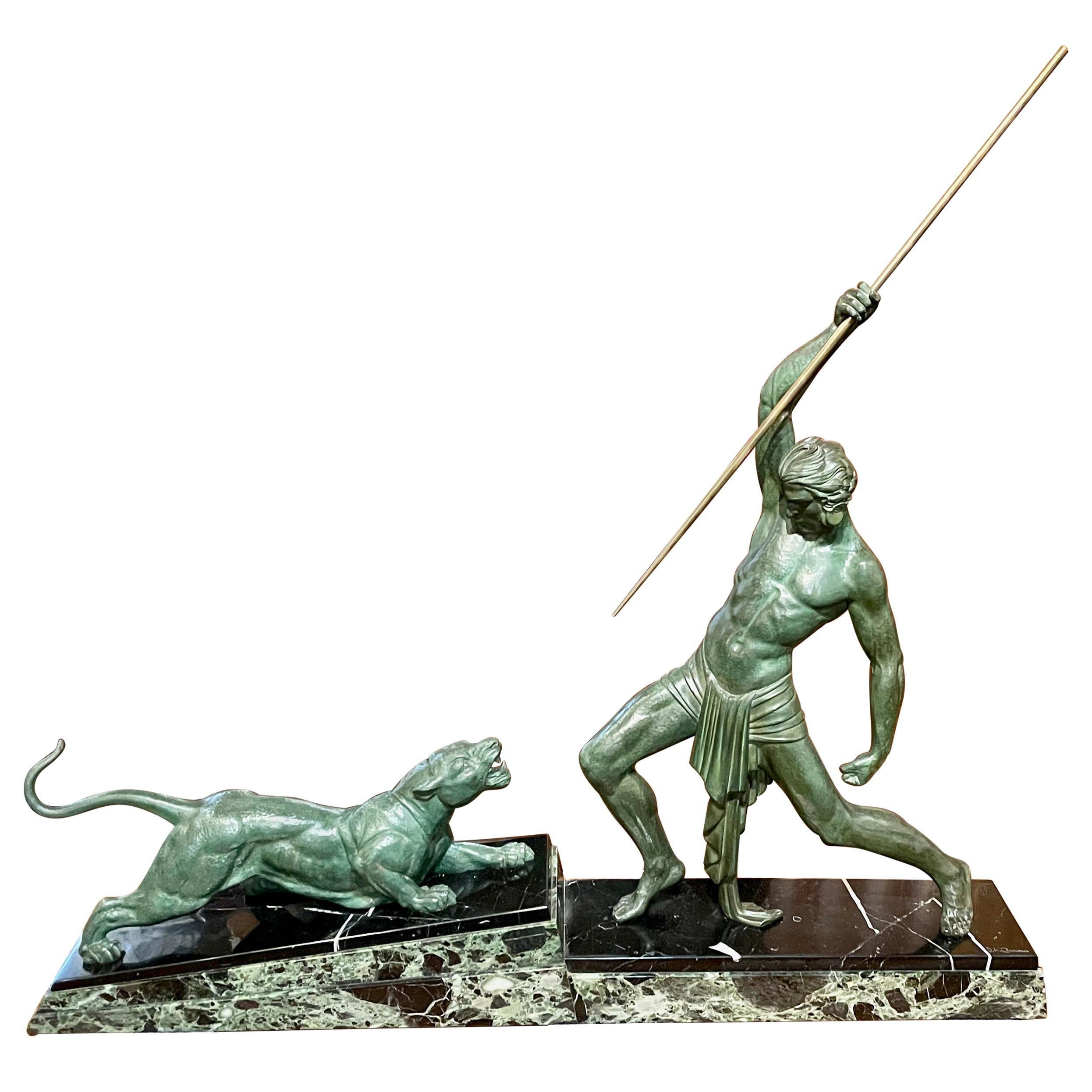 Figurative Sculpture Demetre Chiparus - Chiparus « Le chasseur », grande sculpture Art déco avec panthère, 1930