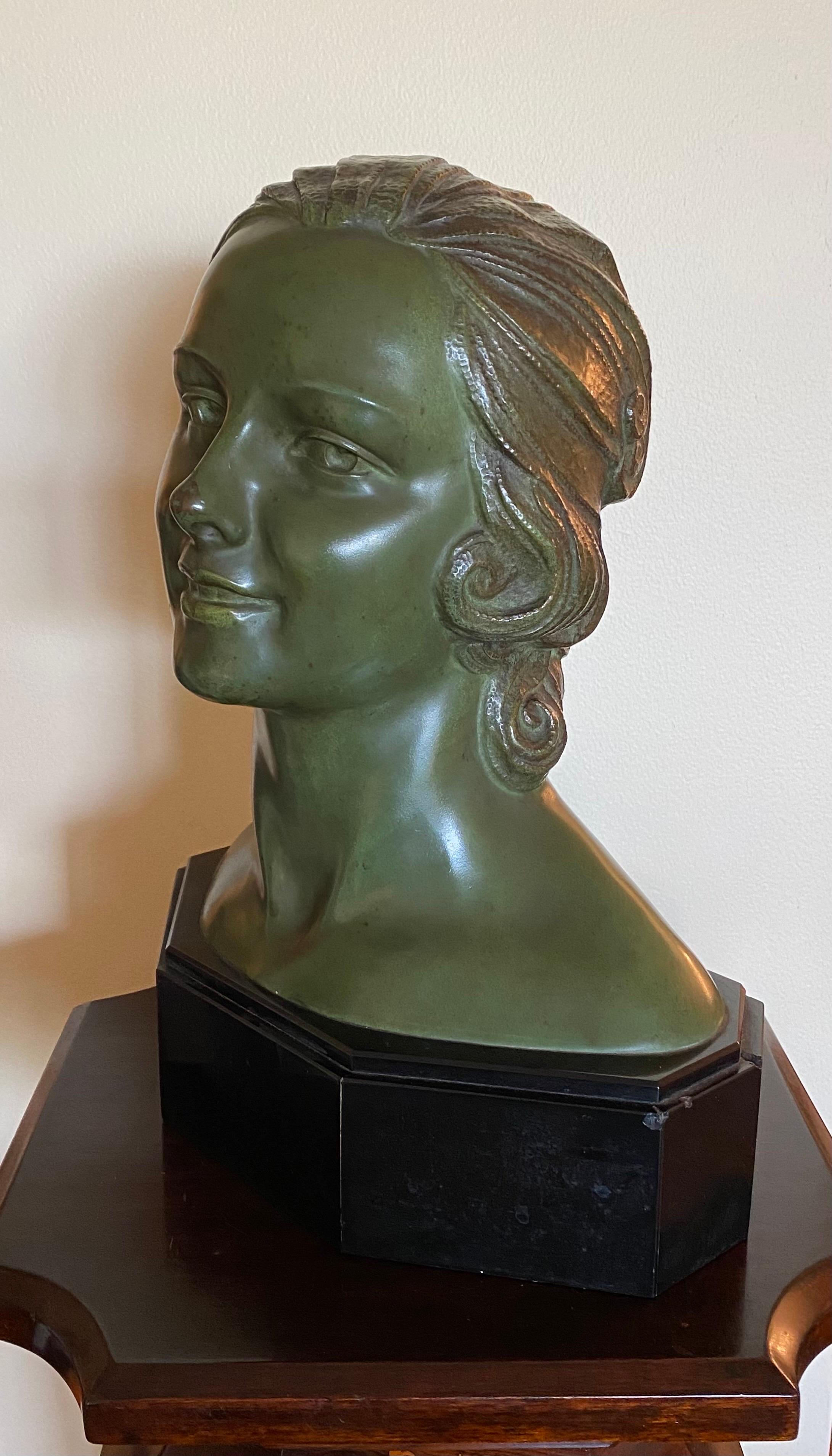 Porträt von Julienne Lullier  (Art déco), Sculpture, von Demetre Chiparus