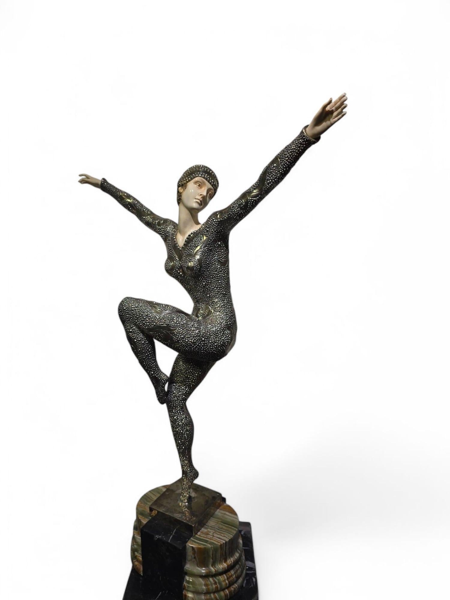 Scultura in bronzo argentato Demètre H. Chiparus - Capolavoro Art Deco in vendita 5