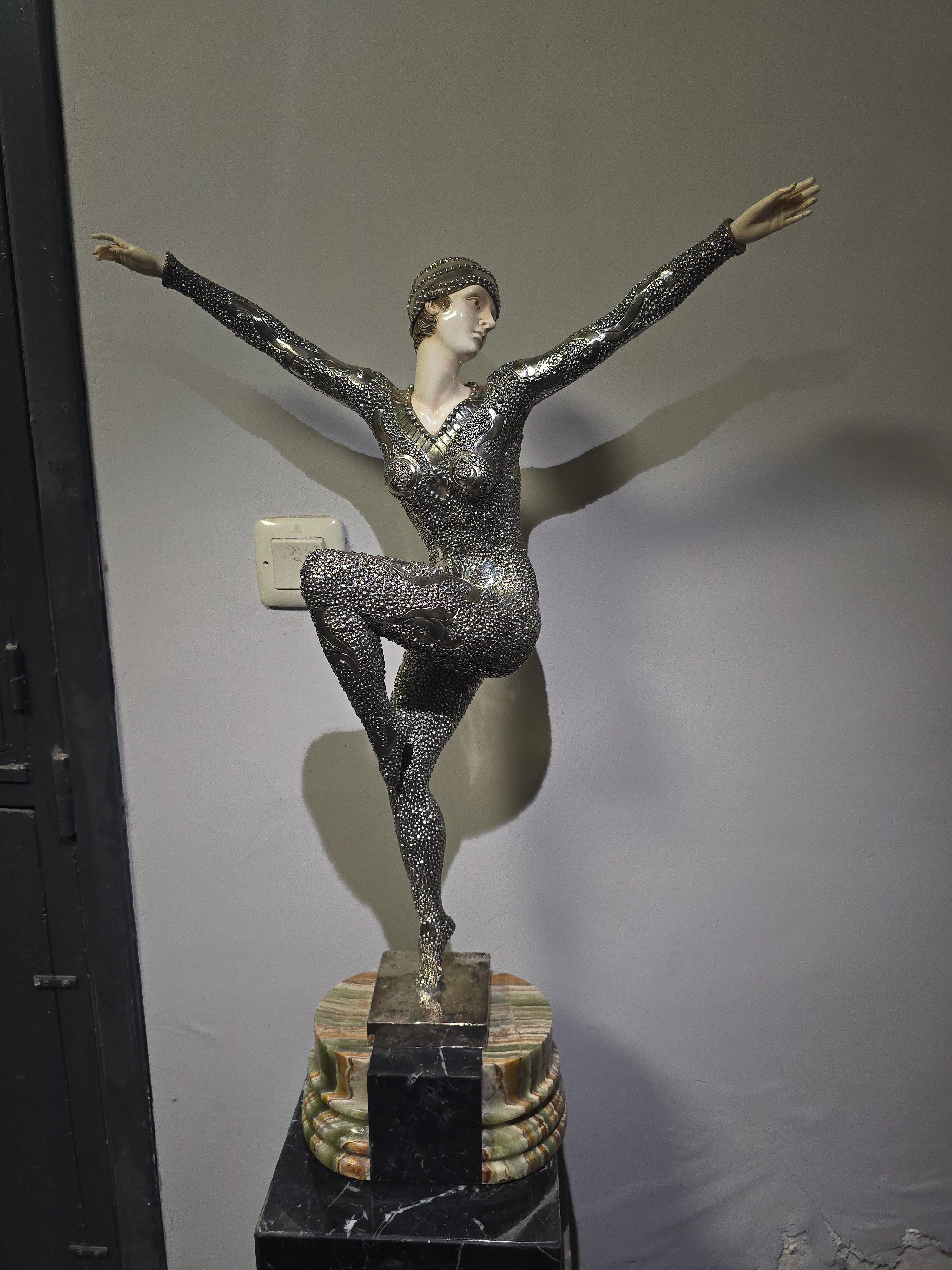 Bronzo Scultura in bronzo argentato Demètre H. Chiparus - Capolavoro Art Deco in vendita