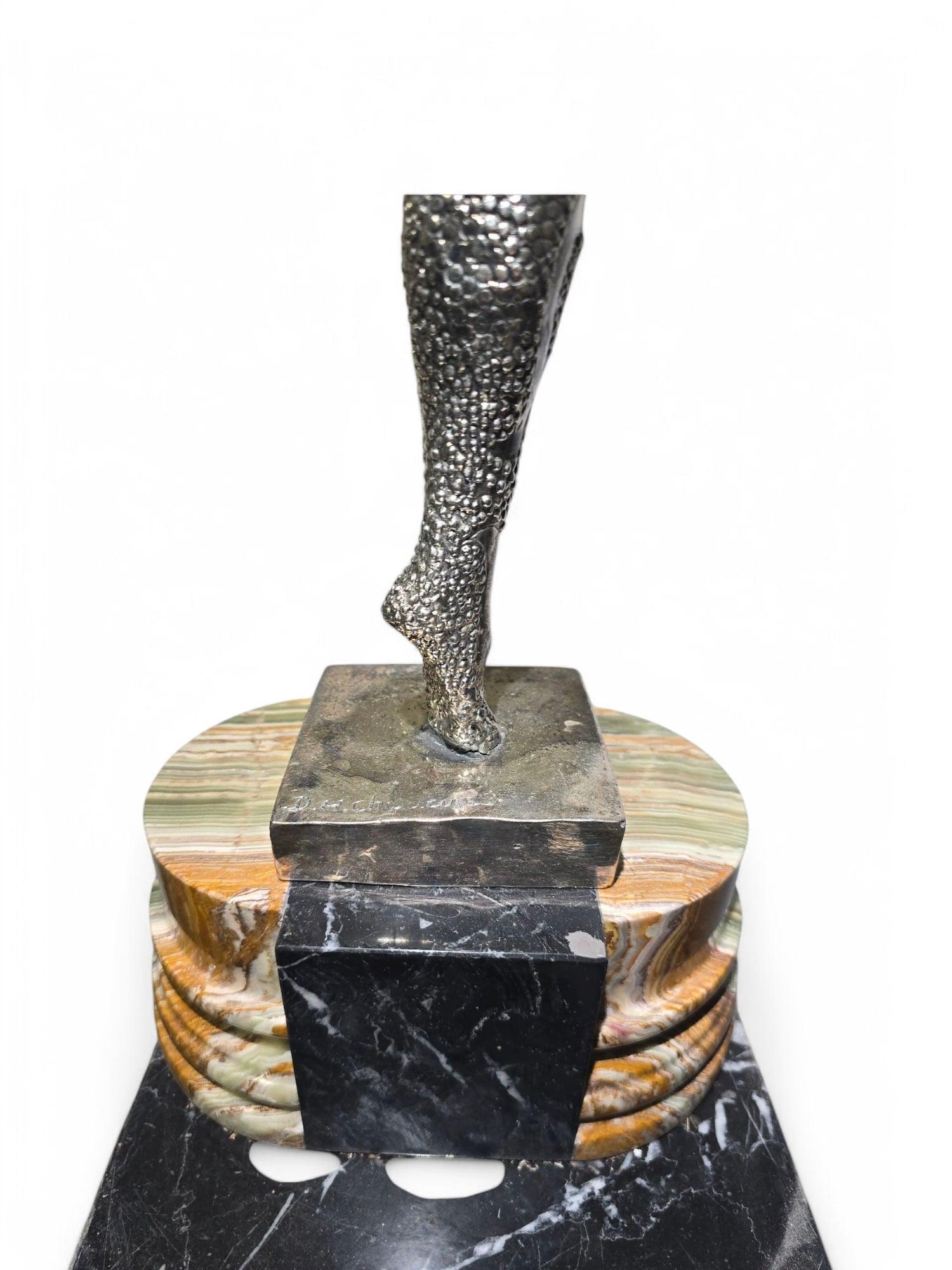 Scultura in bronzo argentato Demètre H. Chiparus - Capolavoro Art Deco in vendita 2