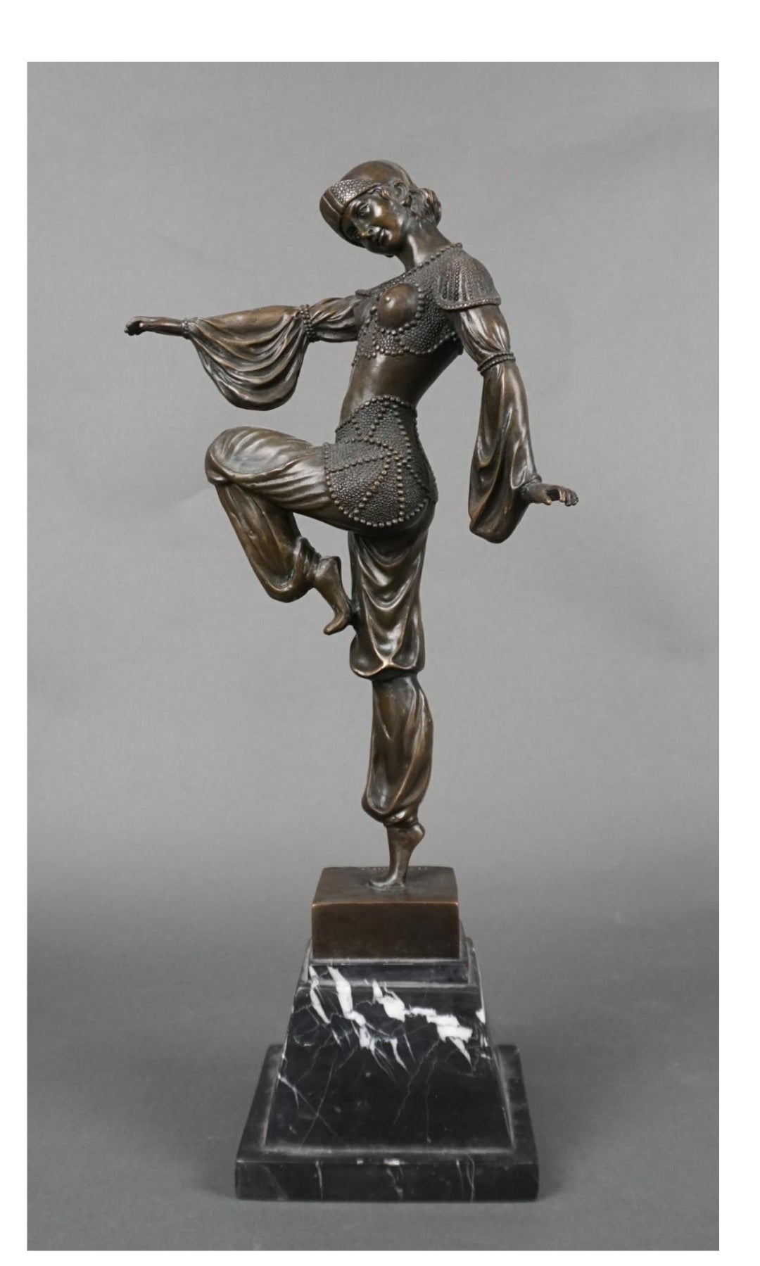 Demetre Haralamb Chiparus (French/Romanian 1886 - 1947), Art Deco Dancers, Bronze Sculpture On Marble Plinth.
Demétre H Chiparus Antique Bronze Art Deco Dancer.  Artist: Demétre Haralamb Chiparus was a Romanian Art Deco era sculptor who lived and
