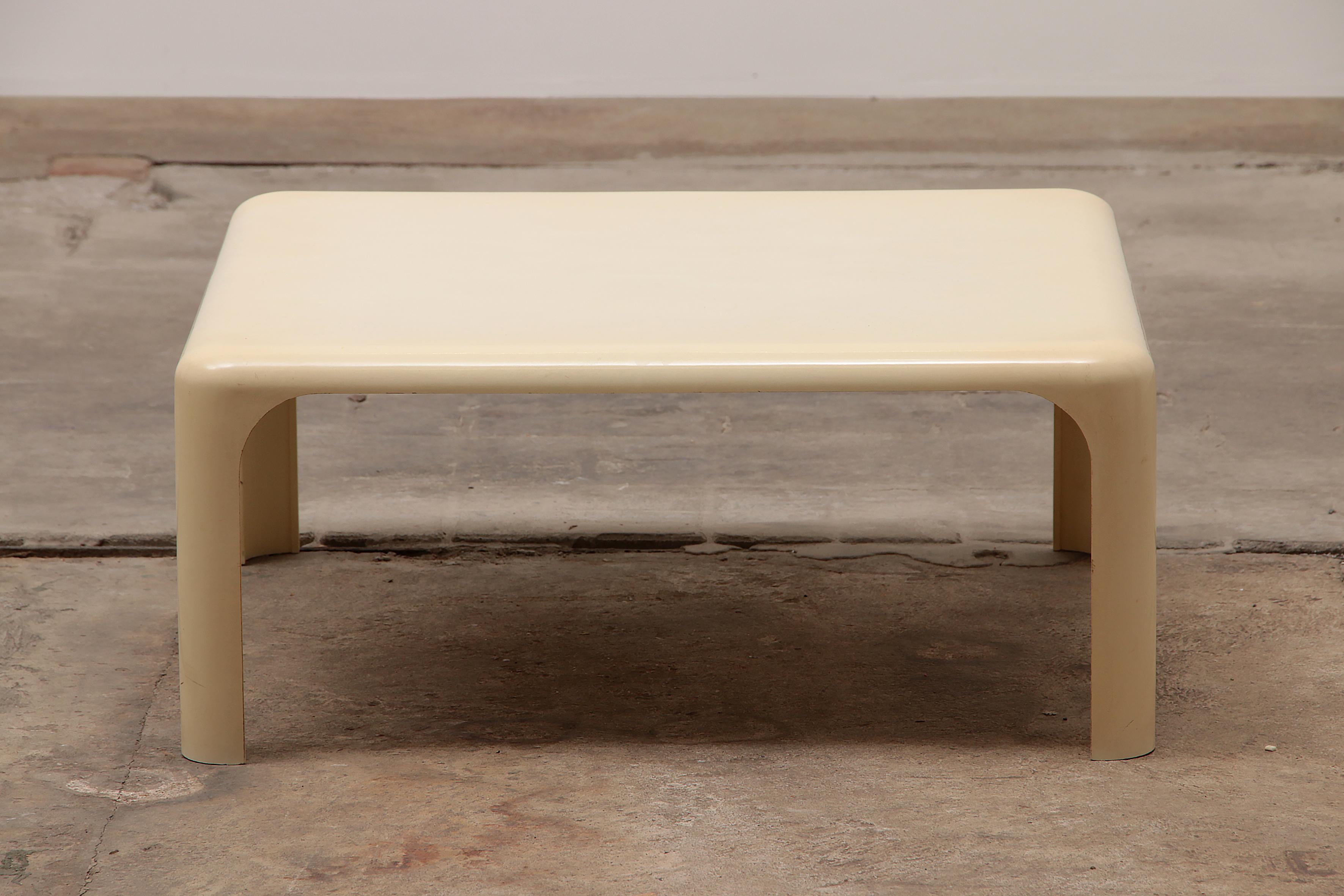 Demetrio 70 Table Design by Magistretti for Artemide Milano, 1966 In Good Condition In Oirlo, LI