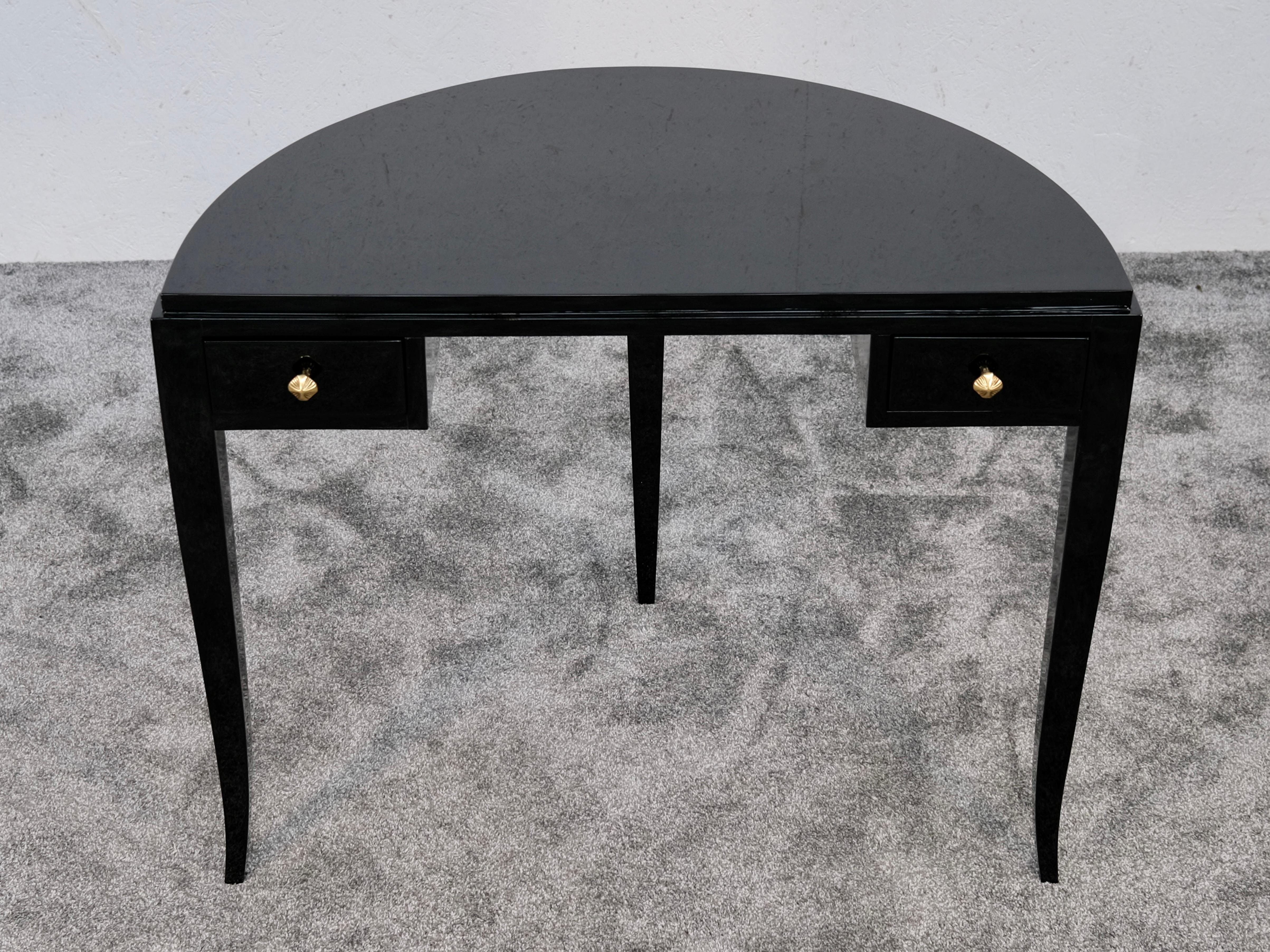 Demi-Lune Art Deco Schreibtisch aus schwarz hochglanzlackiertem Holz, Frankreich 1930er Jahre (Art déco) im Angebot
