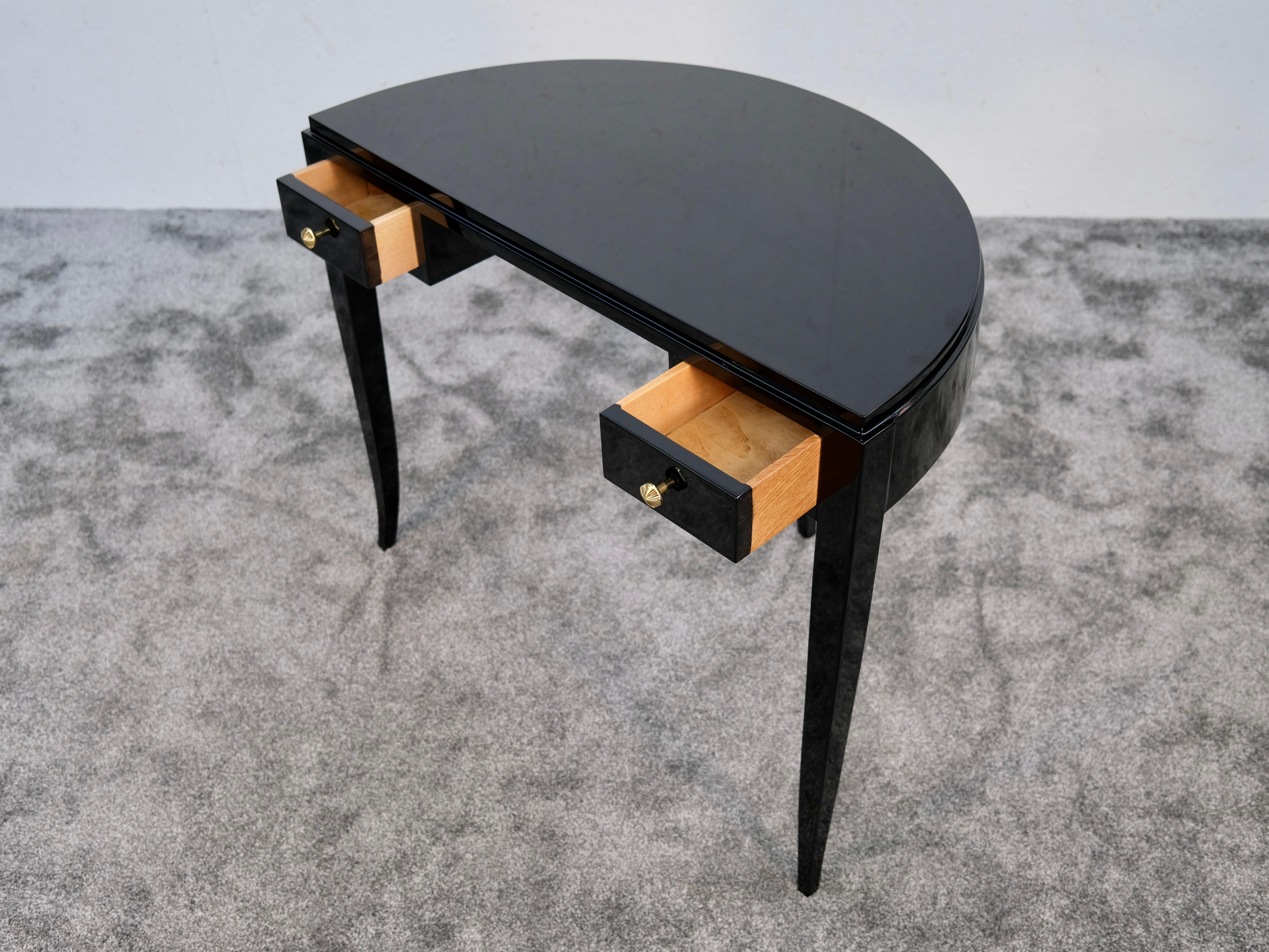 Demi-Lune Art Deco Schreibtisch aus schwarz hochglanzlackiertem Holz, Frankreich 1930er Jahre (Geschwärzt) im Angebot