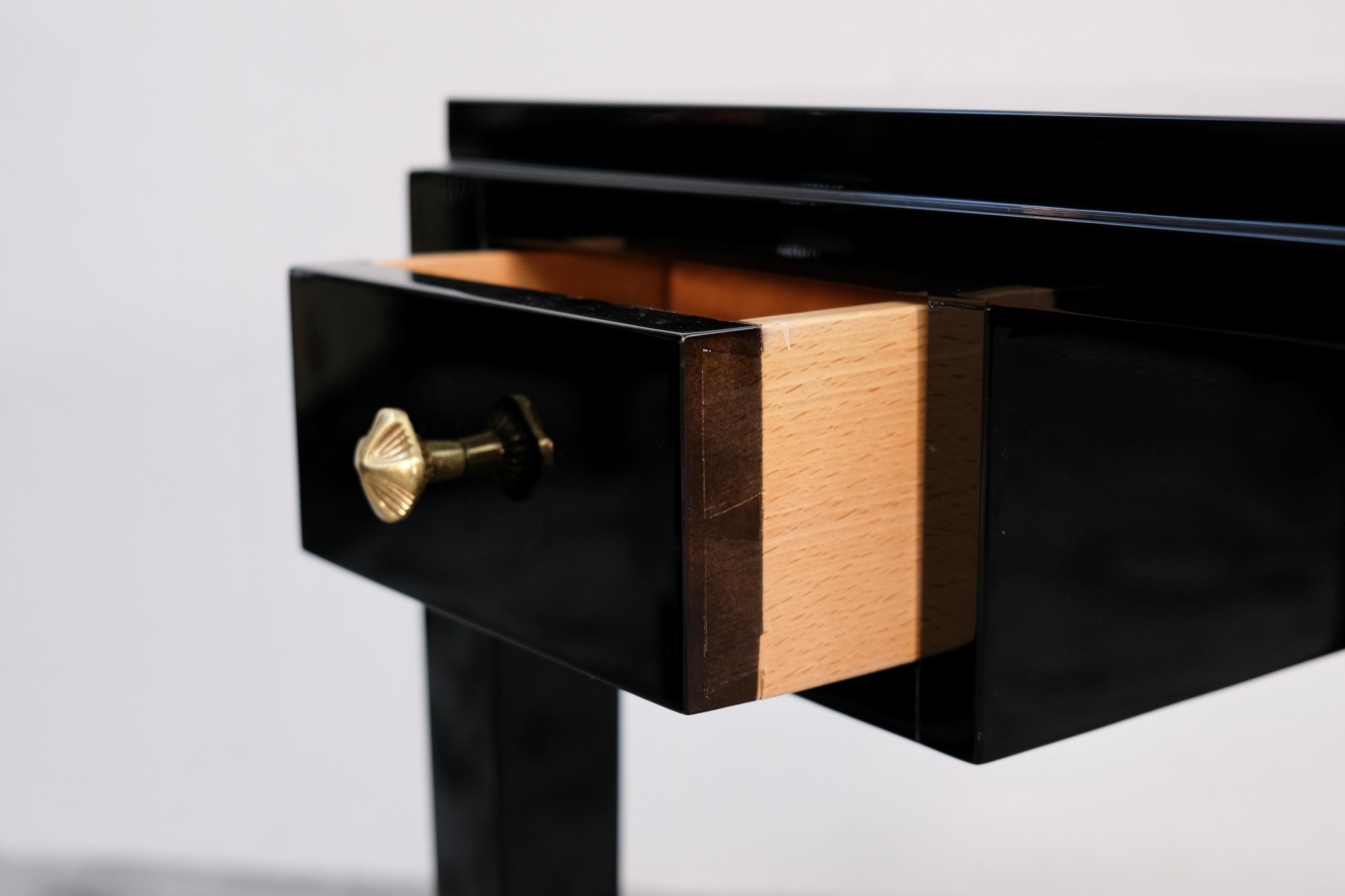 Demi-Lune Art Deco Schreibtisch aus schwarz hochglanzlackiertem Holz, Frankreich 1930er Jahre im Zustand „Gut“ im Angebot in Ulm, DE