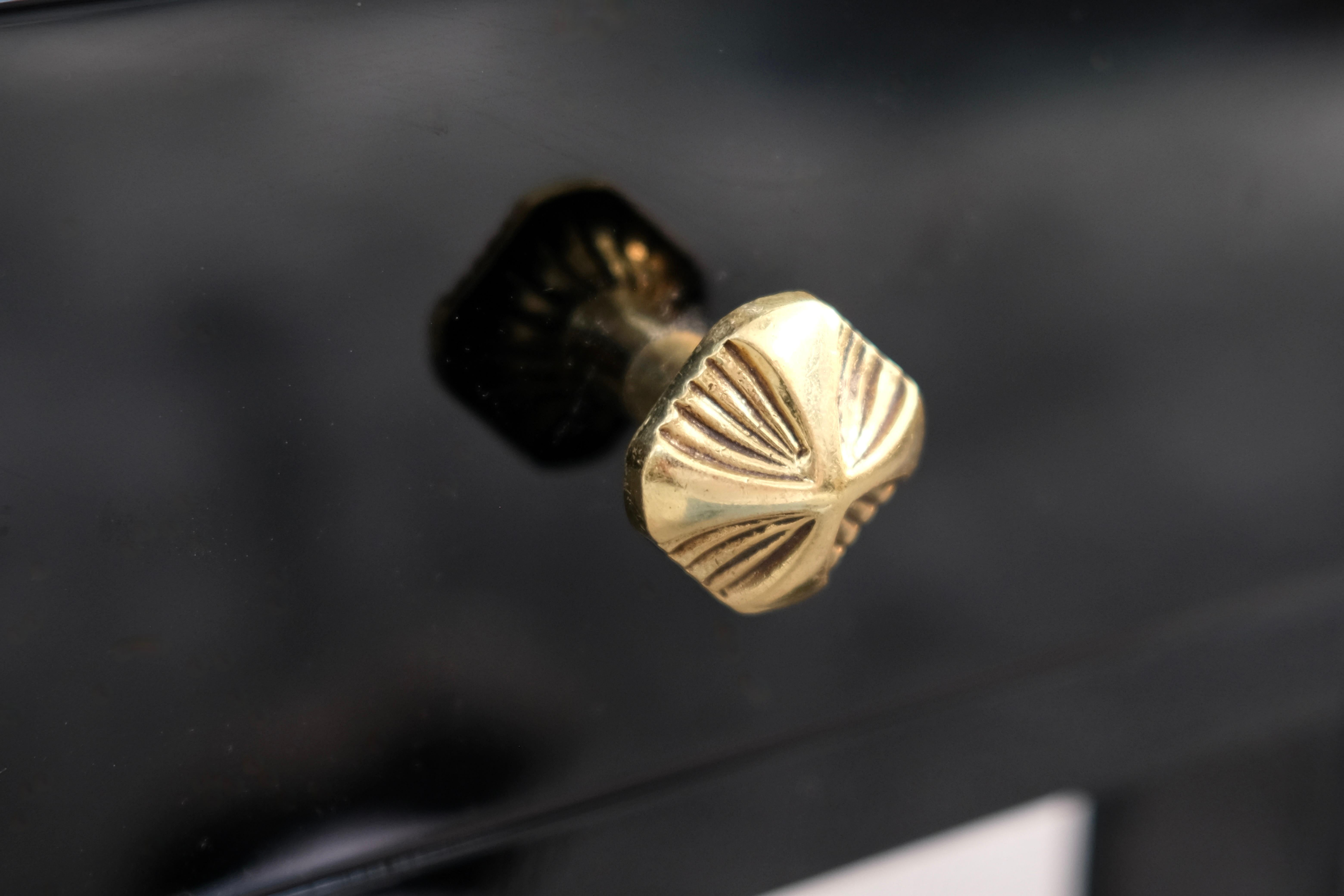 Demi-Lune Art Deco Schreibtisch aus schwarz hochglanzlackiertem Holz, Frankreich 1930er Jahre (Mitte des 20. Jahrhunderts) im Angebot