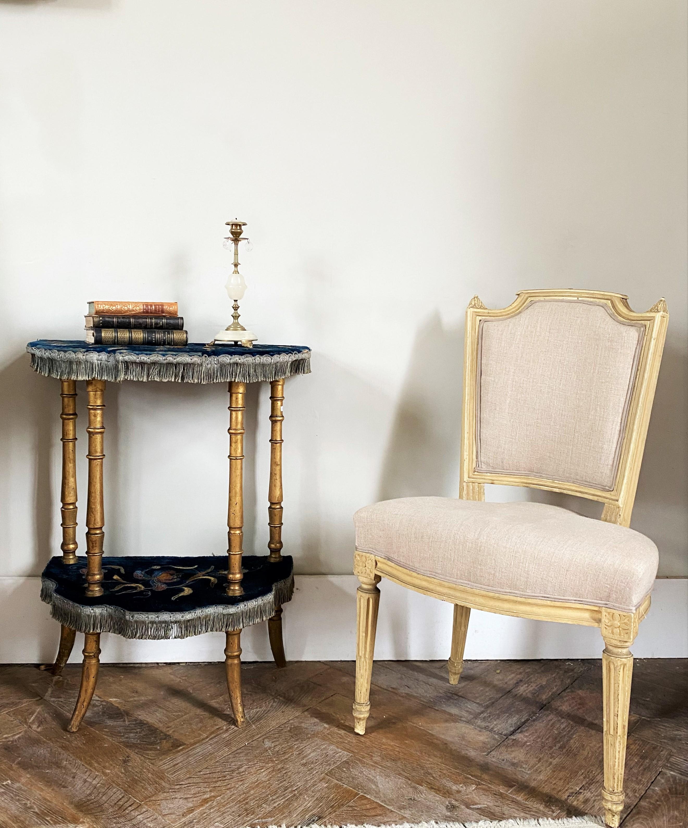 Consola Demi-Lune Periodo Napoleón III Madera Dorada y Terciopelo Royal Bleu en venta 4