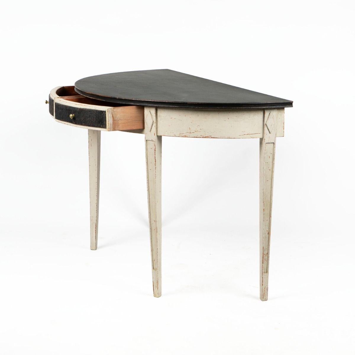 Suédois Table console Demi-lune de style gustavien, Suède en vente