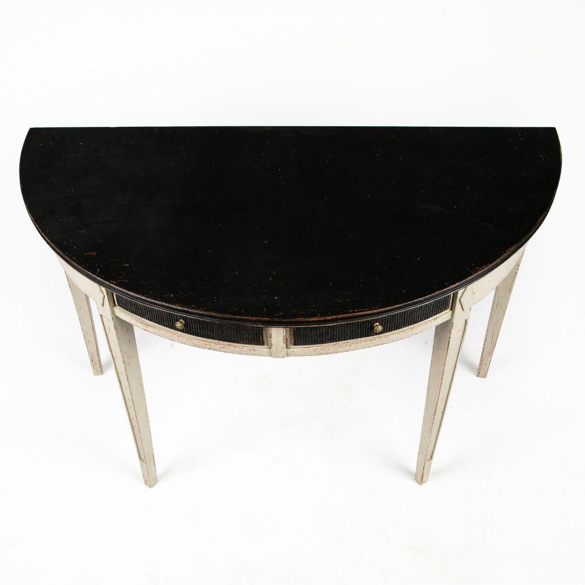 Peint Table console Demi-lune de style gustavien, Suède en vente