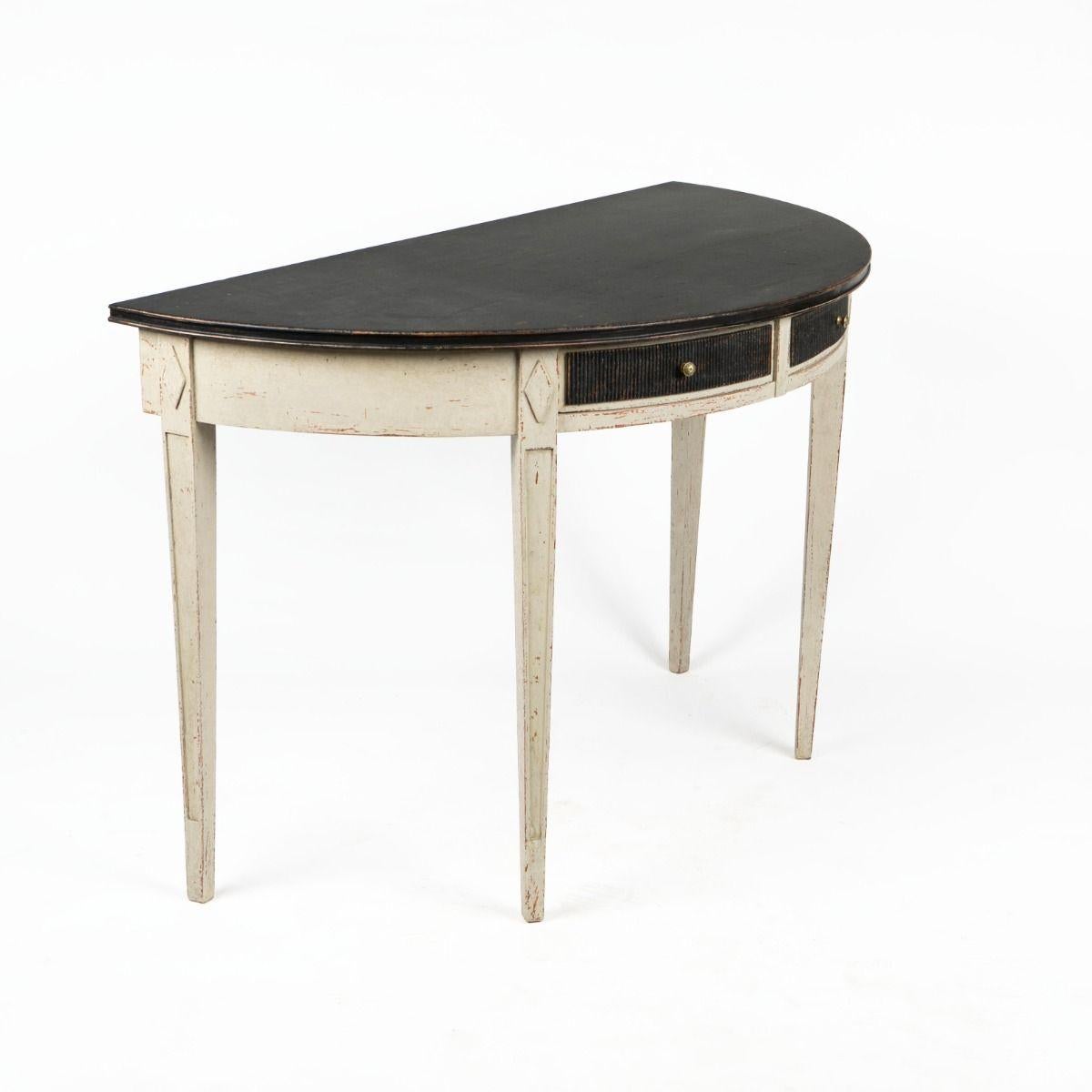 20ième siècle Table console Demi-lune de style gustavien, Suède en vente
