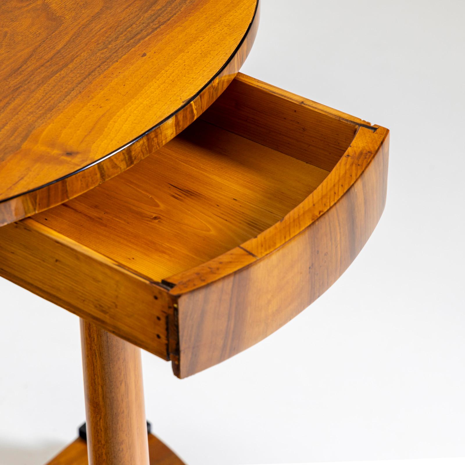 Demi-Lune Console Table in Walnut, Germany, 19th Century For Sale 3