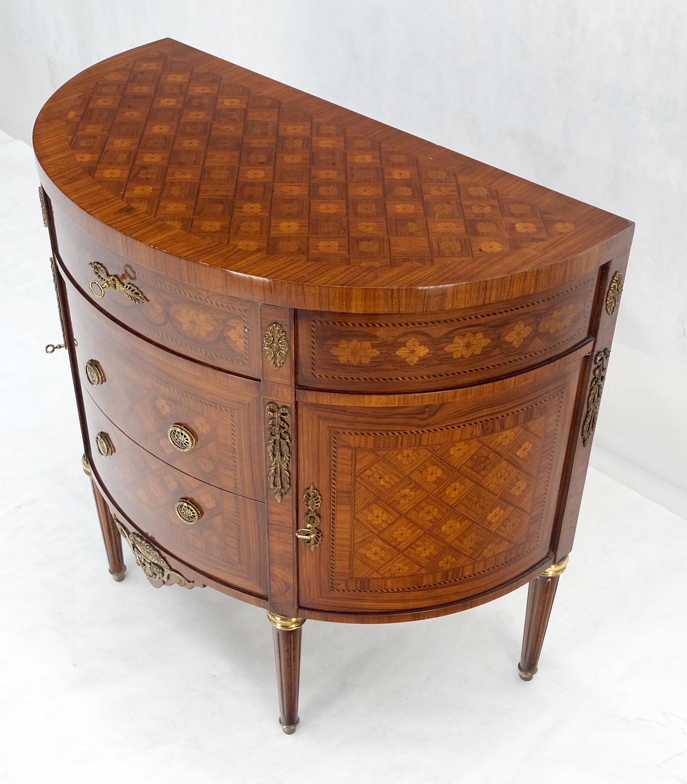 Demi Lune Français Louis XV Commode 3 Tiroirs Marqueterie Bronze MINT en vente 10