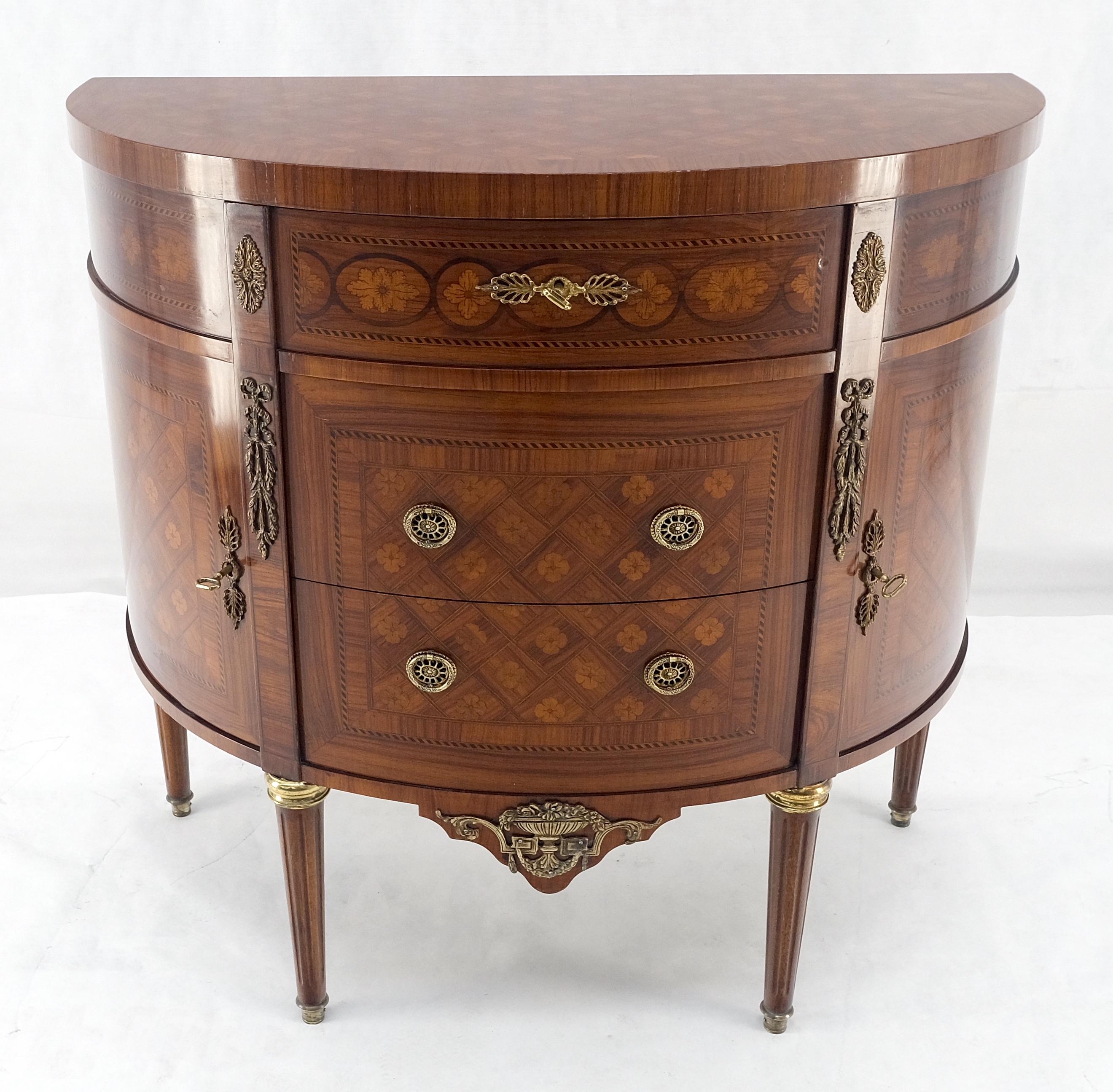 20ième siècle Demi Lune Français Louis XV Commode 3 Tiroirs Marqueterie Bronze MINT en vente