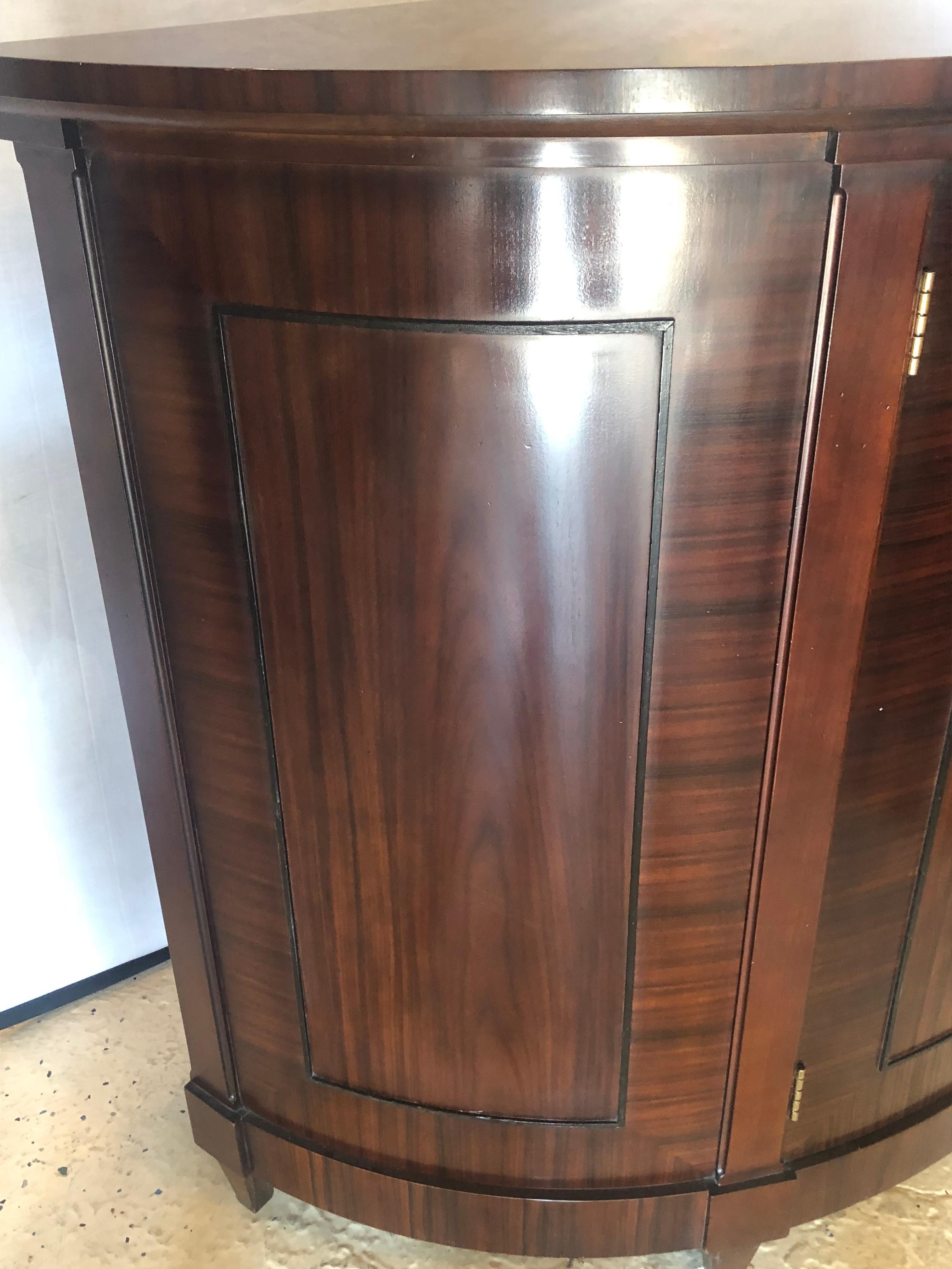 Demilune Georgian Style Baker Flame Mahogany Sideboard or Server Ebony Inlays In Good Condition In Stamford, CT