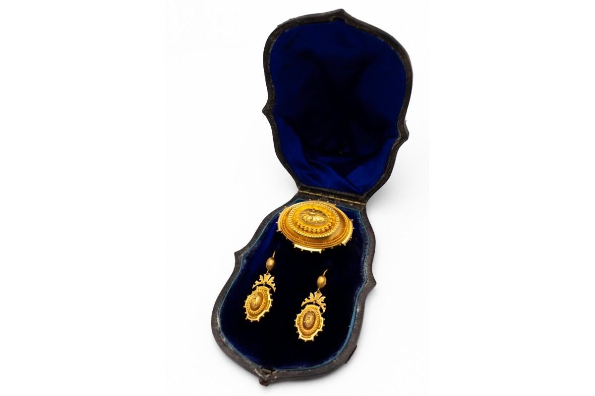 Early Victorian Demi-parure Victorian brooch-pendant with earrings, Great Britain, 1820s. For Sale