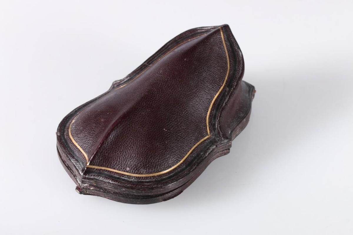Demi-parure viktorianischer Broschenpendant mit Ohrringen, Großbritannien, 1820er Jahre. im Angebot 1