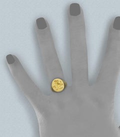 Demi-Rampant Wolf Family Crest or Signet Ring Hallmarked 1973 in 18k Yellow Gold