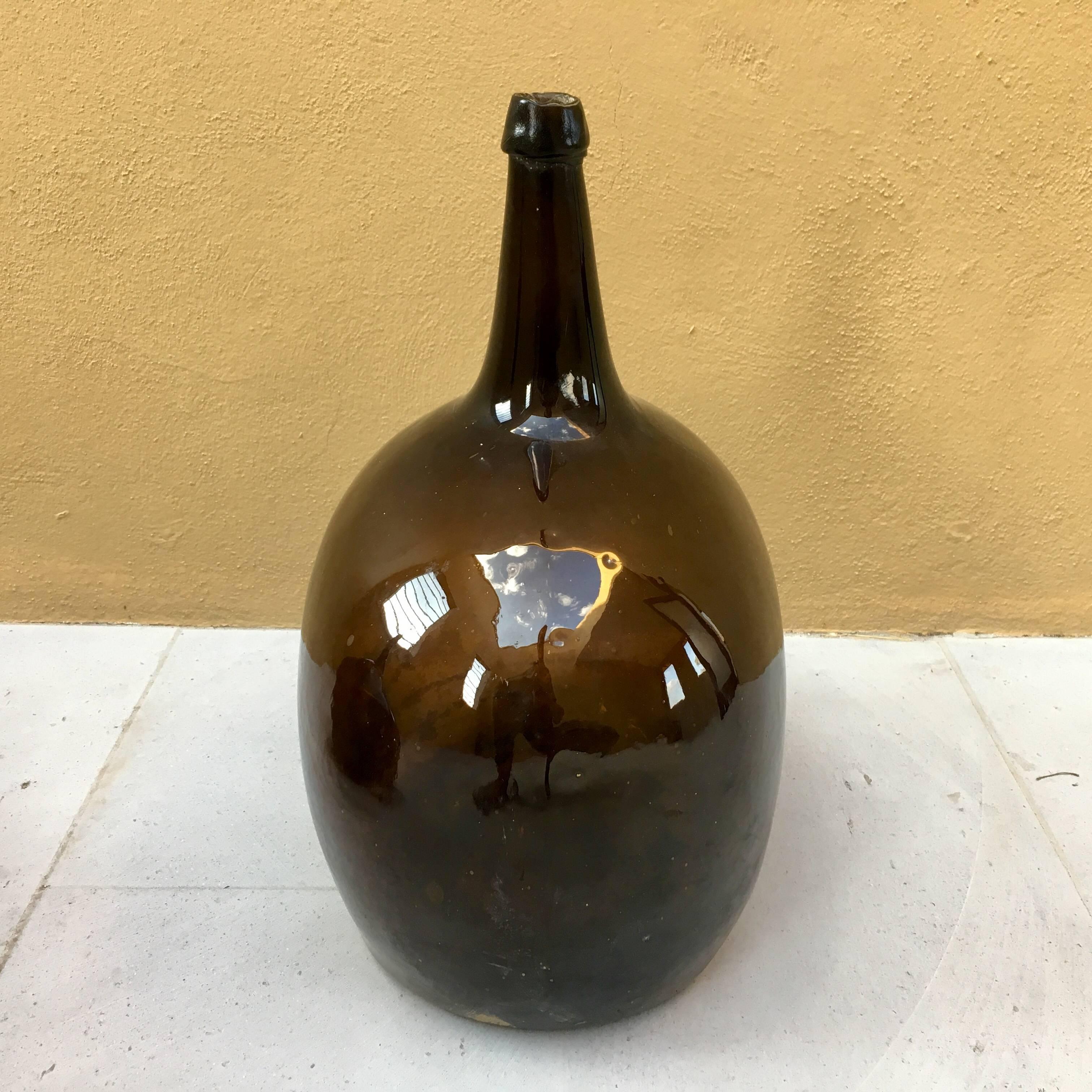 Excellent condition, handblown, non-molded mezcal jug in dark brown glass from Veracruz, Mexico.