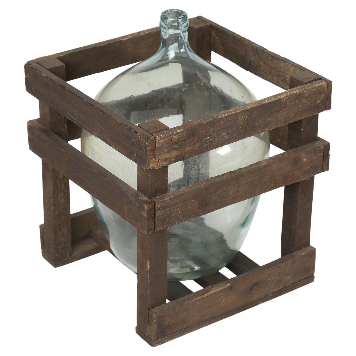 Botella de vidrio de damajuana o garrafa en su caja de madera original