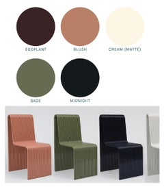 Silla de exterior DeMille con revestimiento en polvo color salvia y cojines color crema