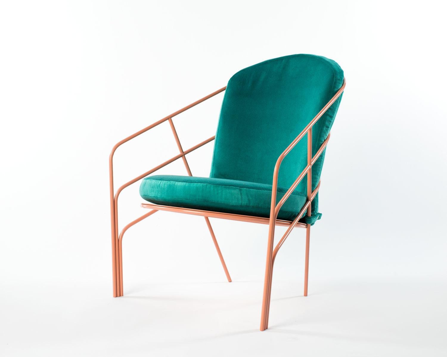 DeMille is ready for her close up! Inspired by the streamline moderne architecture found on the east side of Los Angeles, the DeMille Lounge hearkens back to LA’s Hollywood Regency era. The frame is powdercoated, patinated or polished stainless