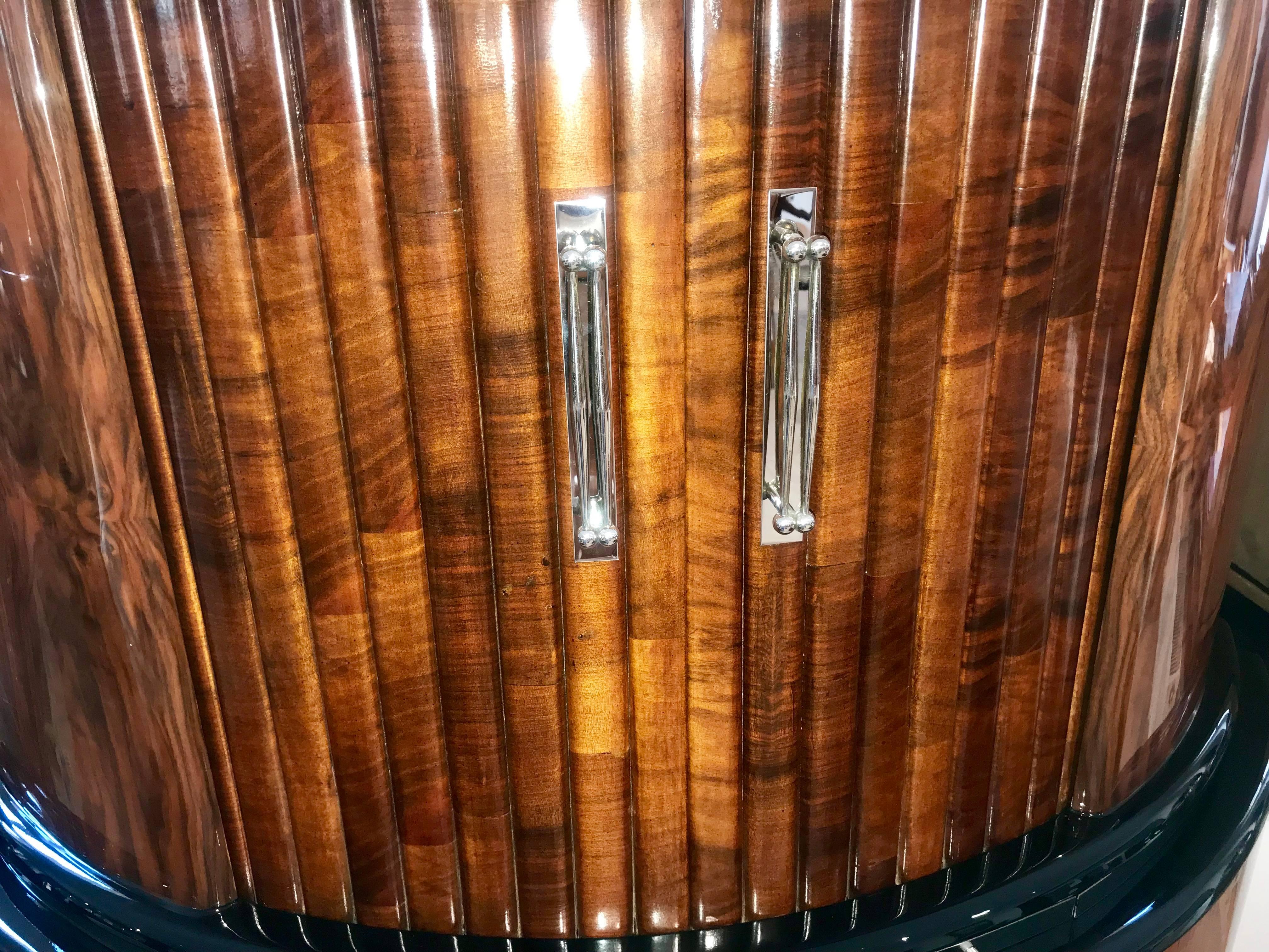 Mid-20th Century Demilune Art Deco Bar Cabinet, Walnut Veneer, England circa 1930