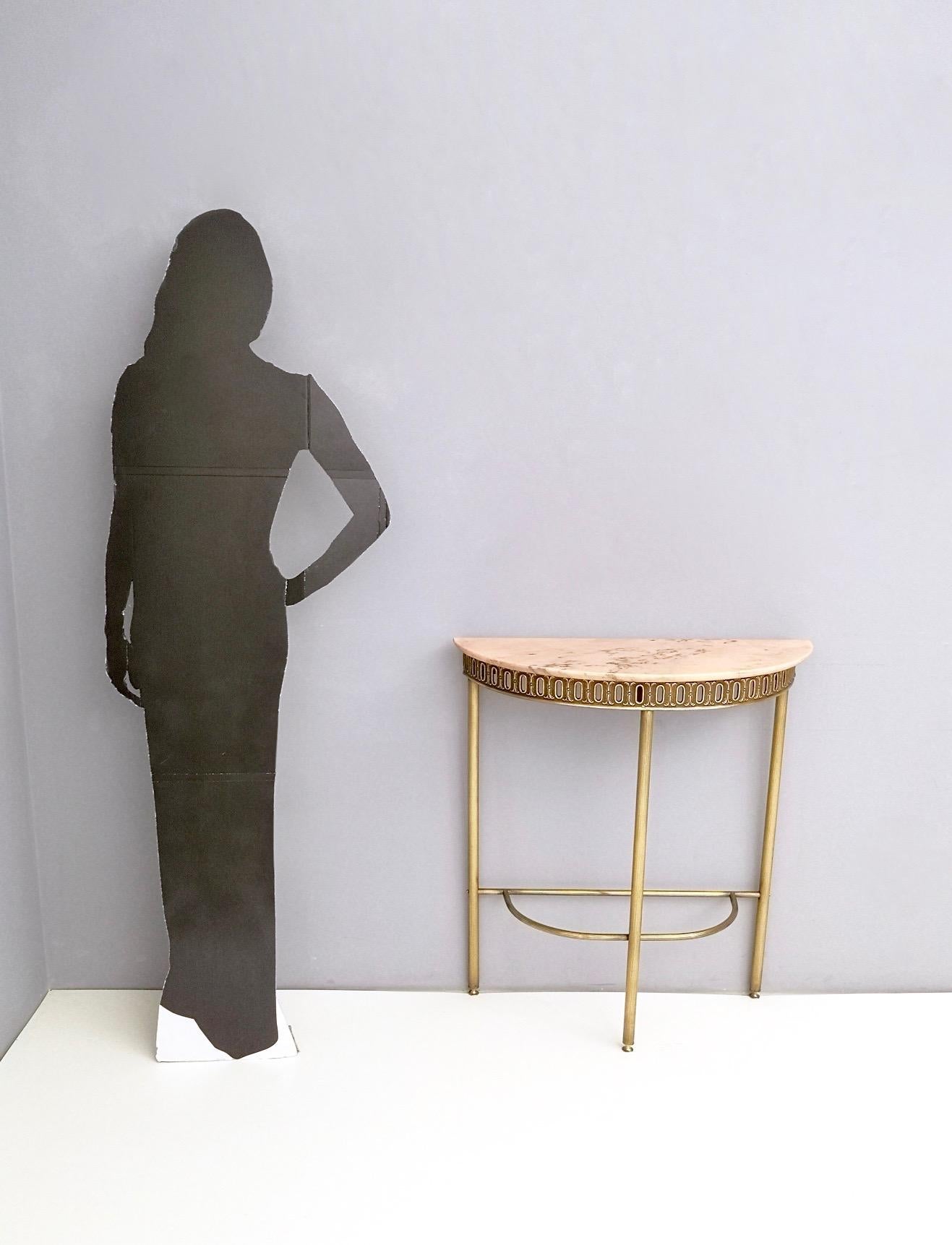 Made in brass and Portuguese pink marble. 
It might show slight traces of use since it's vintage, but it can be considered as in excellent original condition and ready to become a piece in a home.

Measures: Width 77 cm
Depth 31 cm
Height 86 cm.