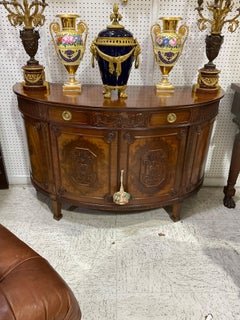 Halbmondschrank