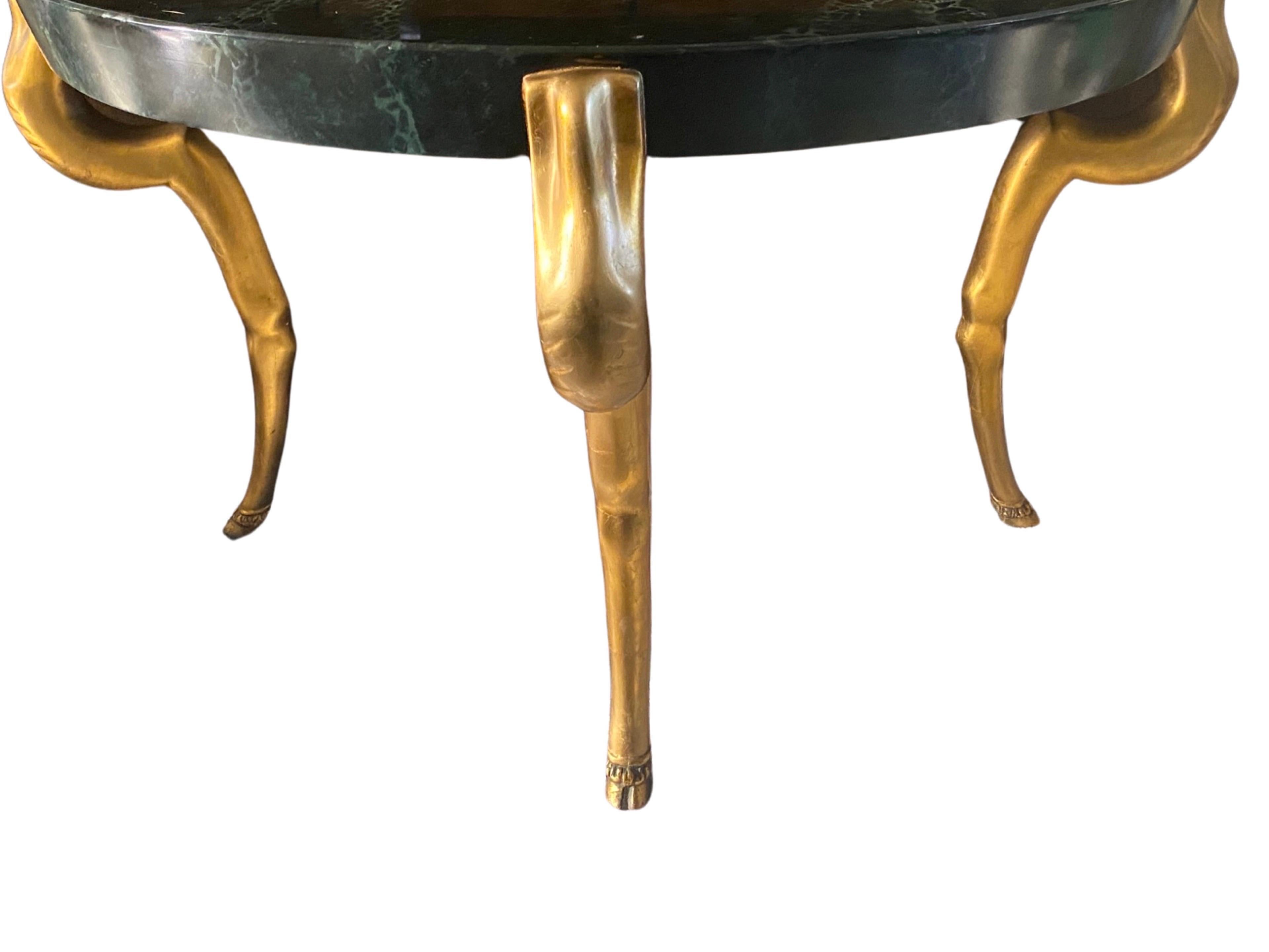 Demilune-Konsole mit blattgoldenen Huffußbeinen/Handbemalter Marmorplatte in der Art von Duquette im Angebot 4
