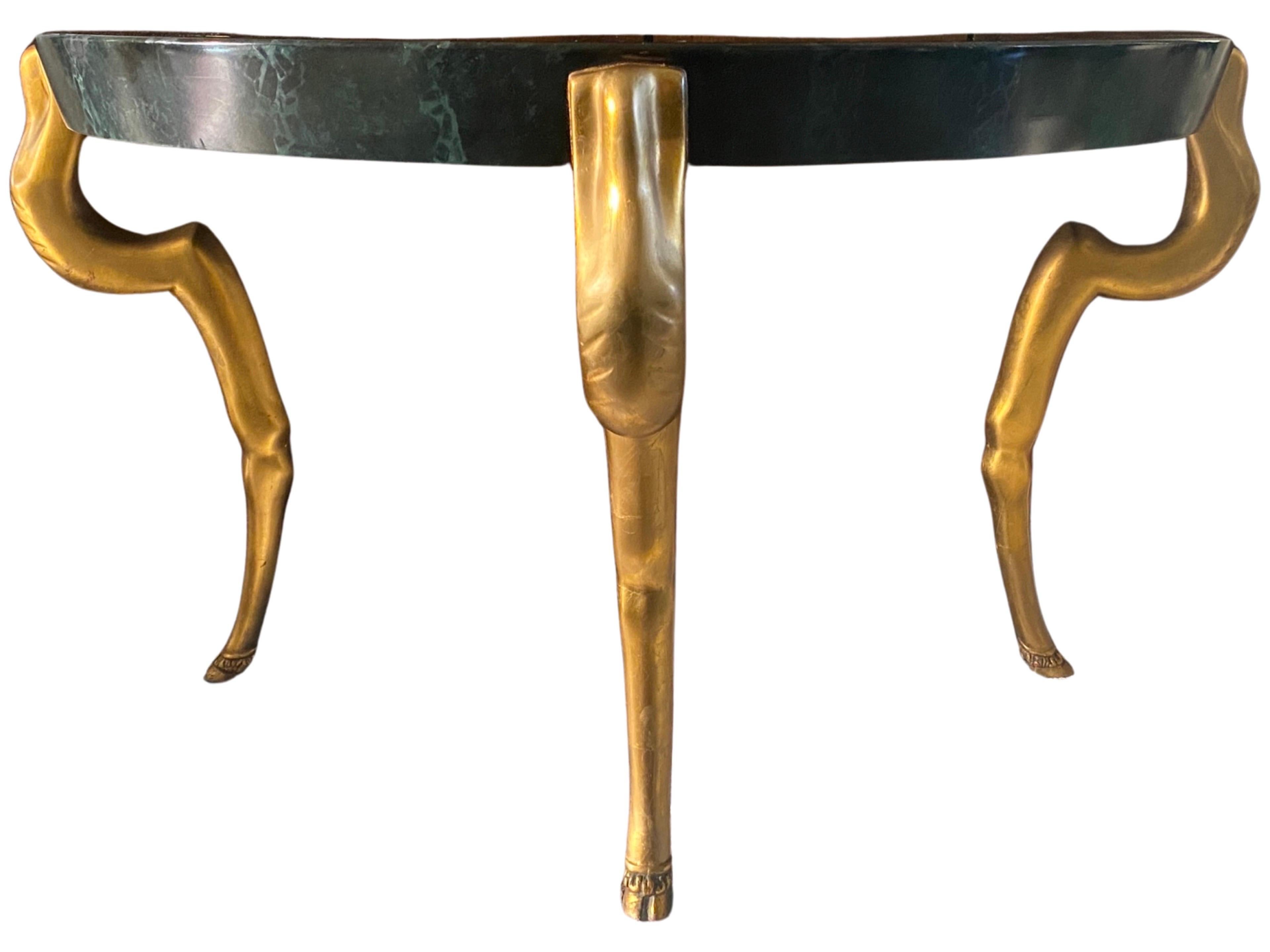 Console Demilune à pieds de sabot feuille d'or/haut en marbre peint à la main style Duquette en vente 8