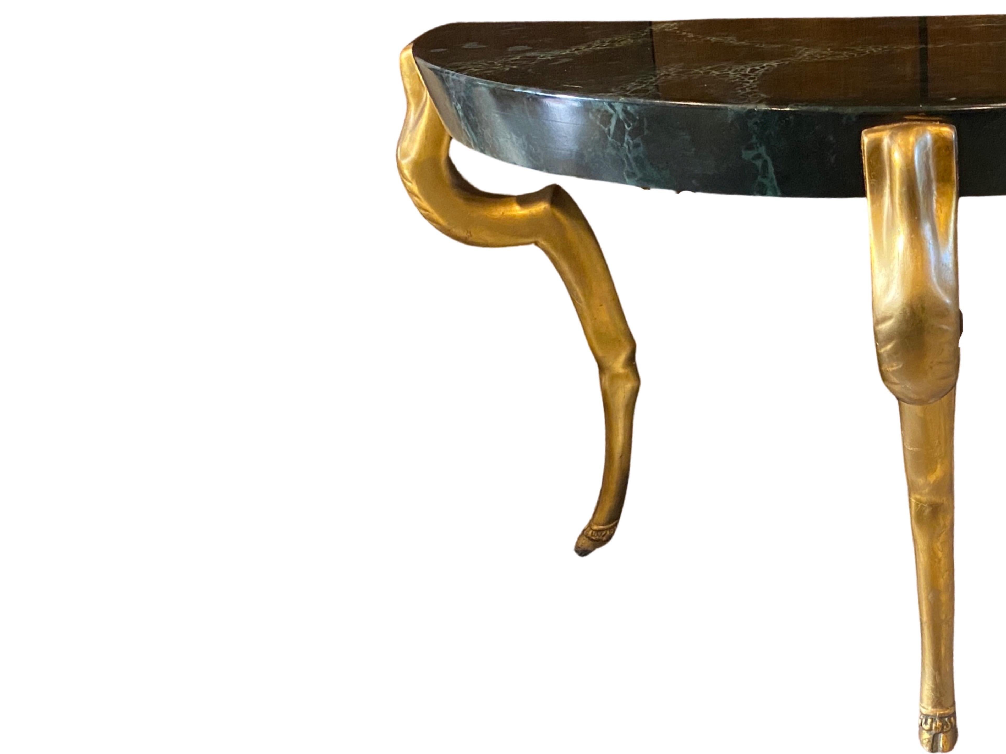 Console Demilune à pieds de sabot feuille d'or/haut en marbre peint à la main style Duquette en vente 9
