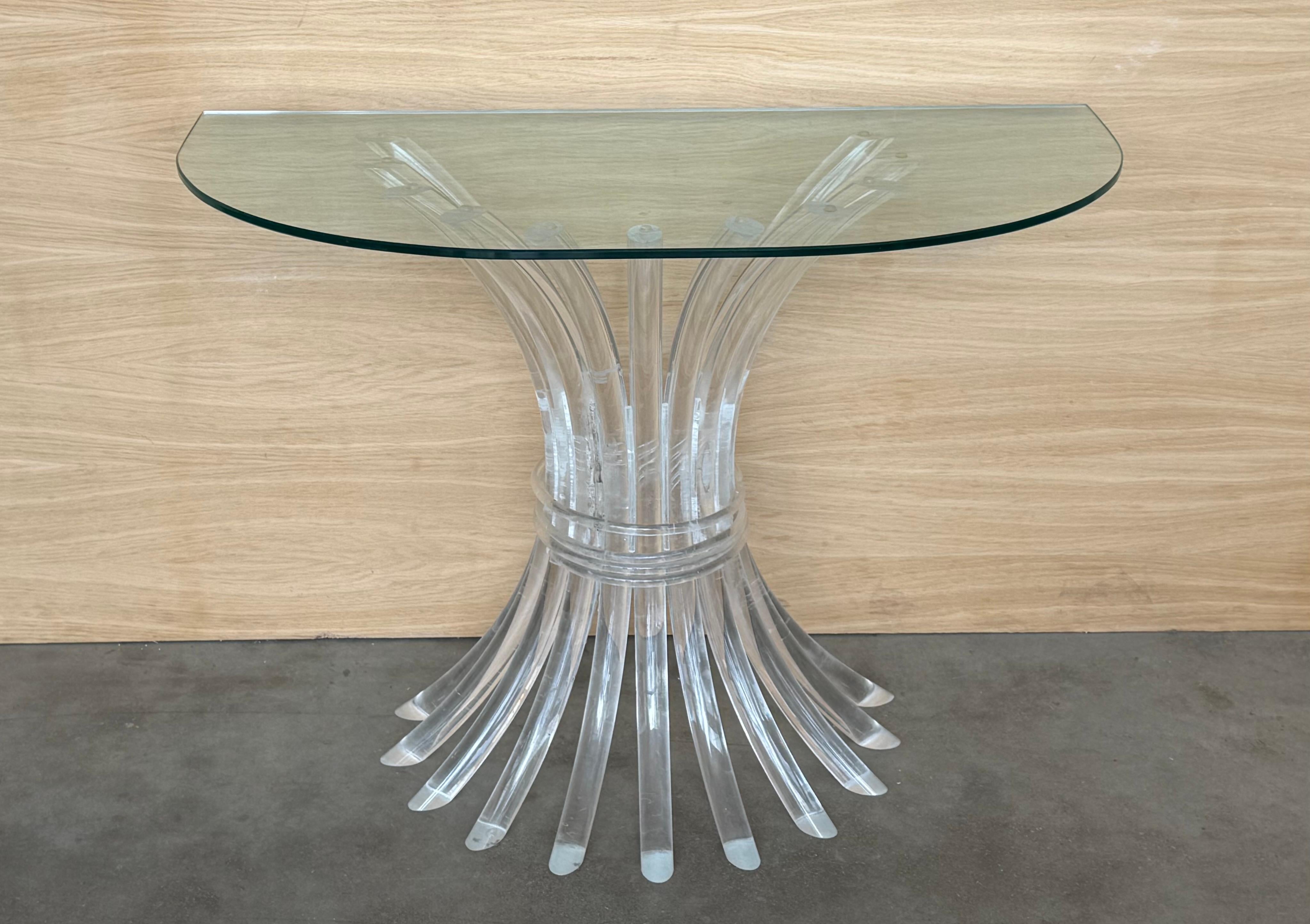 Italiano Tavolo Consolle Demilune con base in lucite e piano in vetro trasparente in vendita