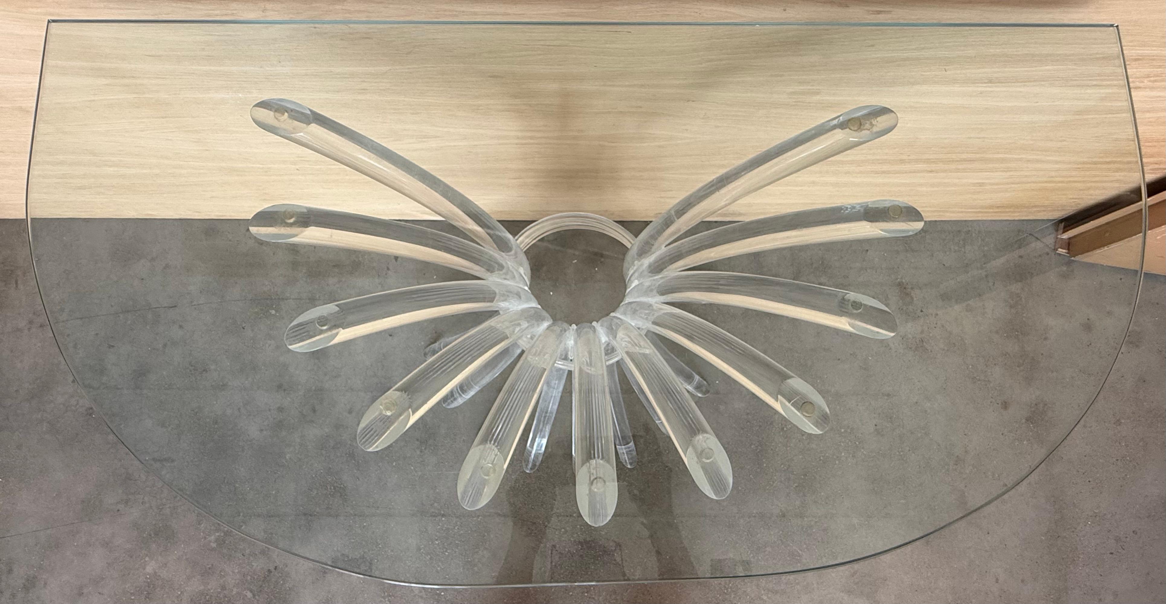 Vetro Tavolo Consolle Demilune con base in lucite e piano in vetro trasparente in vendita