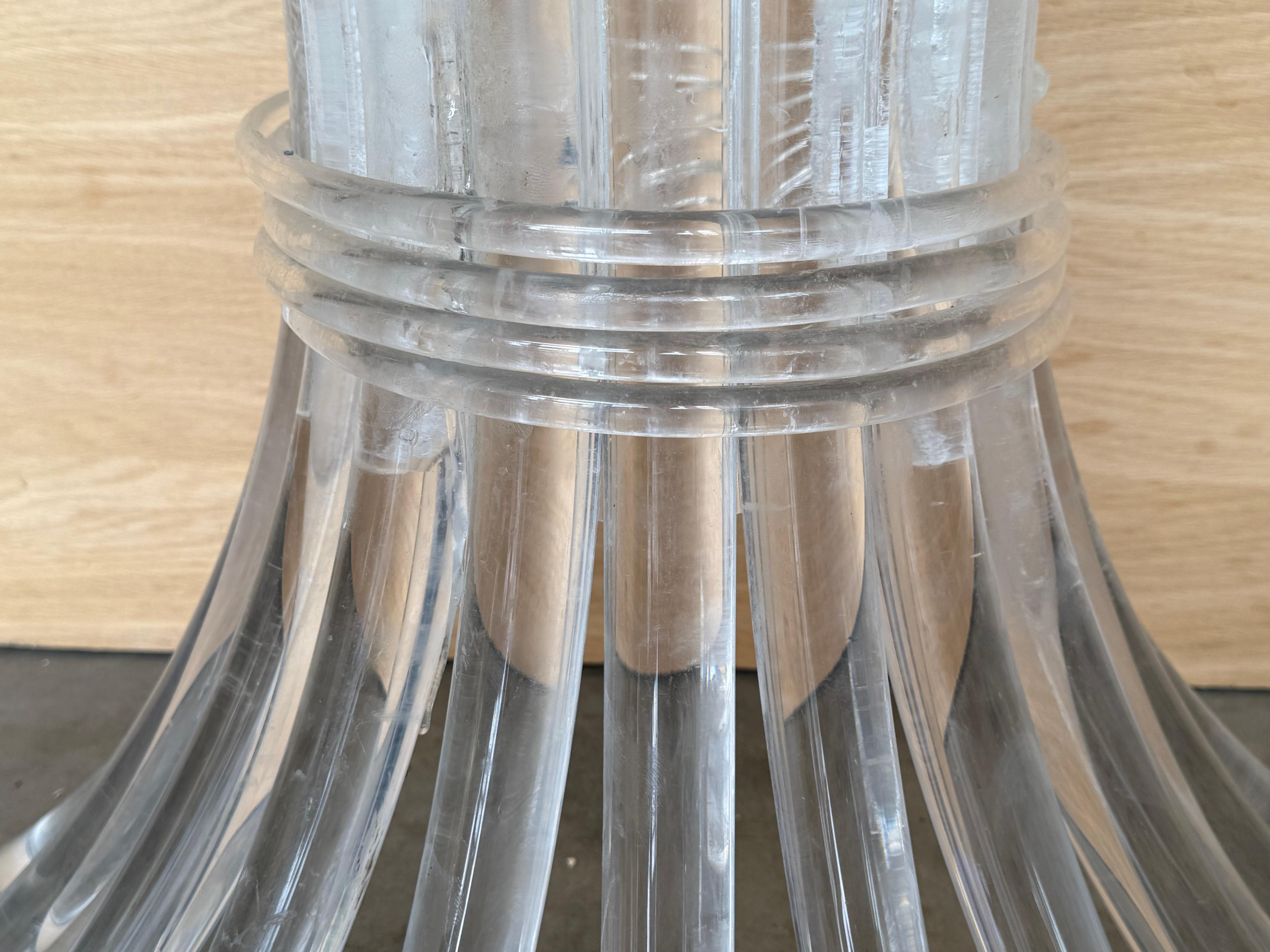 Tavolo Consolle Demilune con base in lucite e piano in vetro trasparente in vendita 2