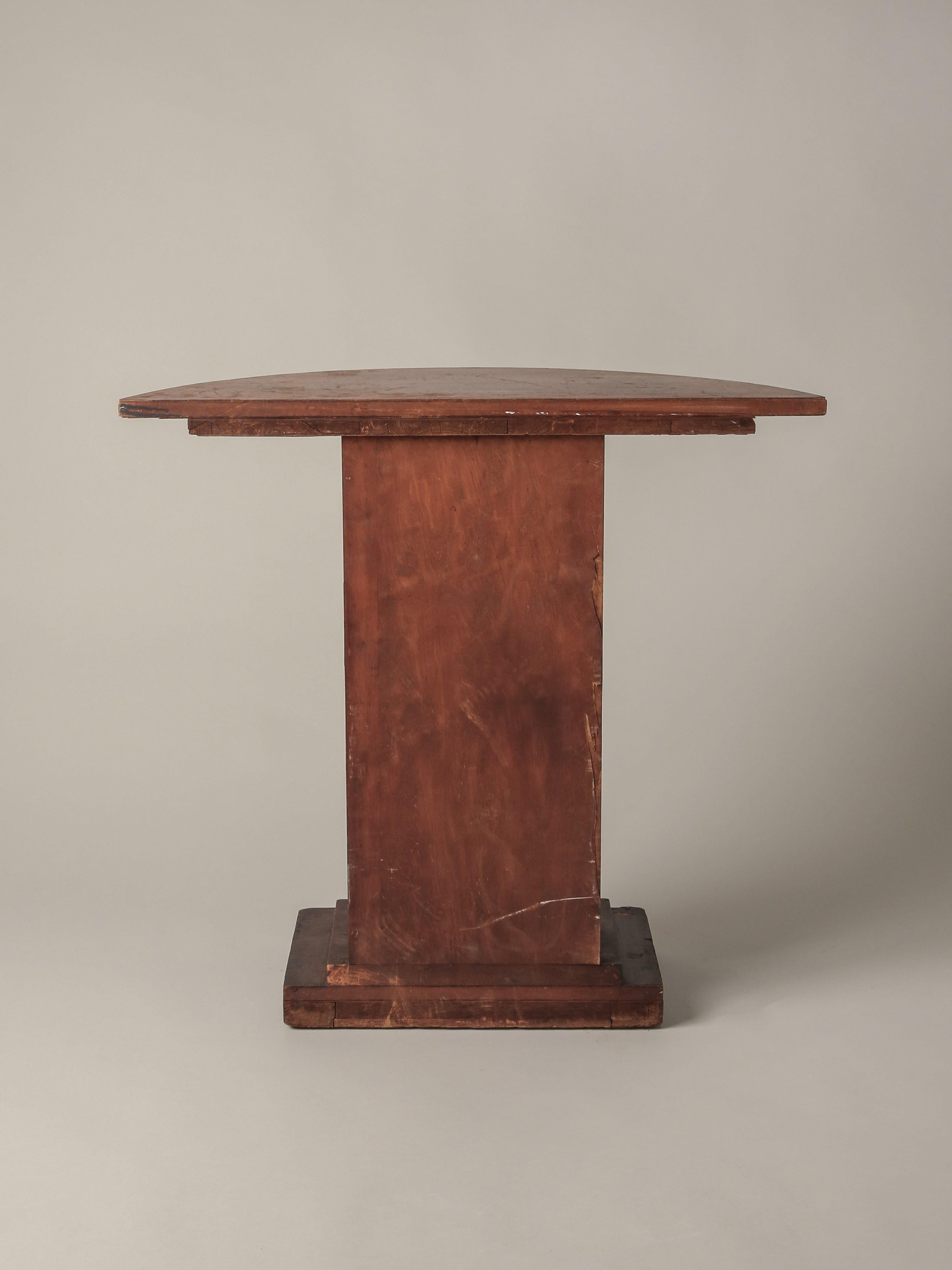 Demilune-Tisch mit verdecktem Regal im Zustand „Gut“ im Angebot in Culver City, CA