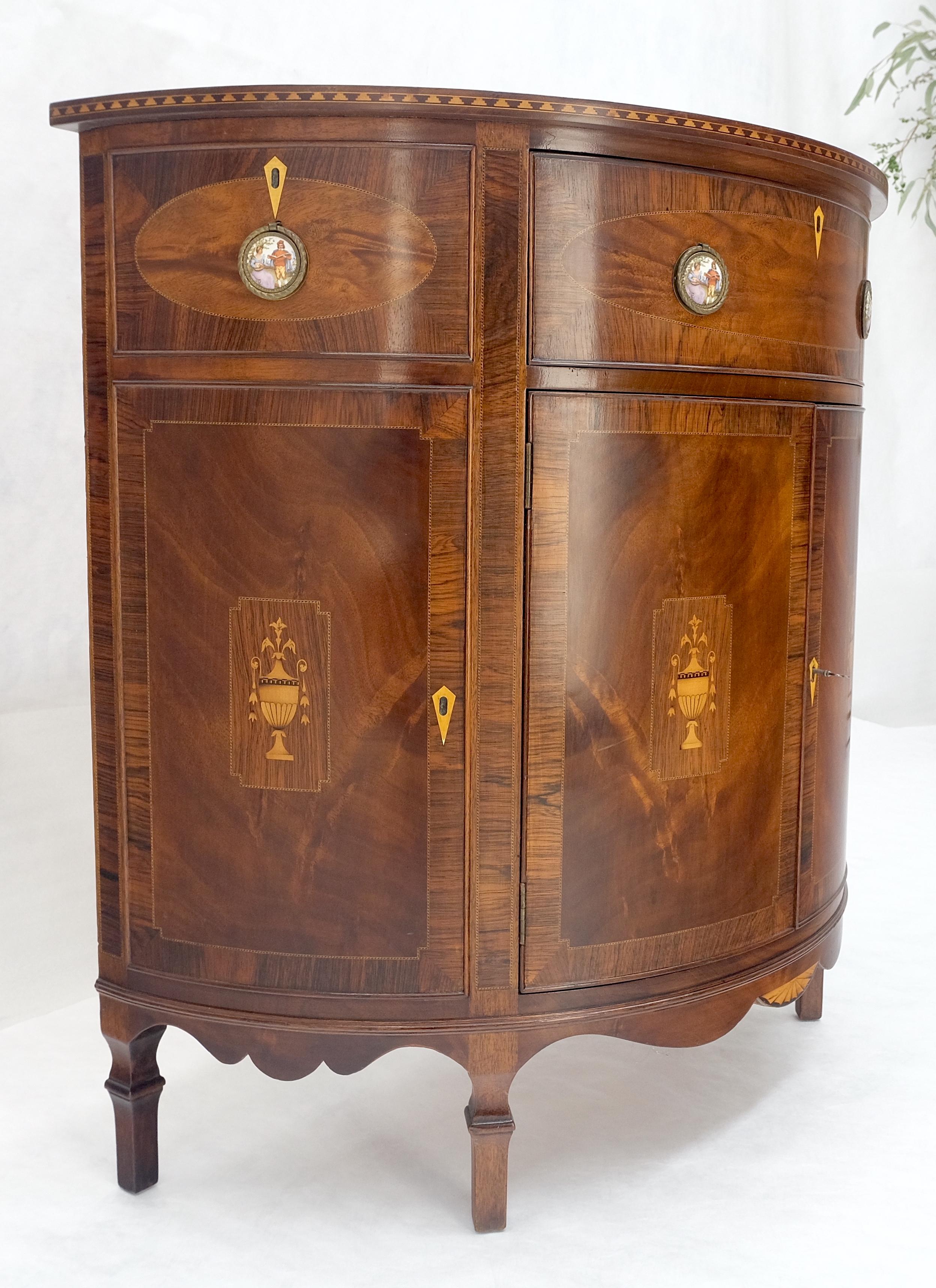 Demilune très belle console de service avec poignées en forme de plaque en porcelaine en vente 3